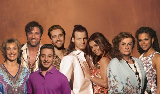 De cast van 'Verliefd op Ibiza'.