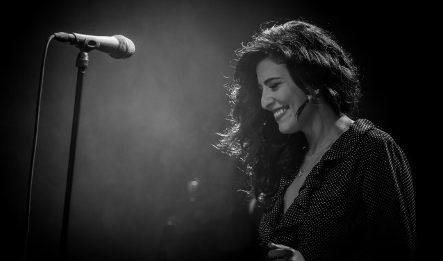 Het Siciliaanse jazz- en soulwonder Alba Plano vertolkt Amy Winehouse heel natuurgetrouw.