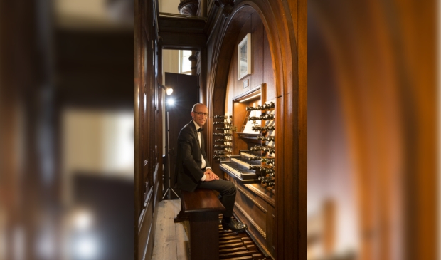 Organist Peter Eilander tourt veel door binnen- en buitenland.