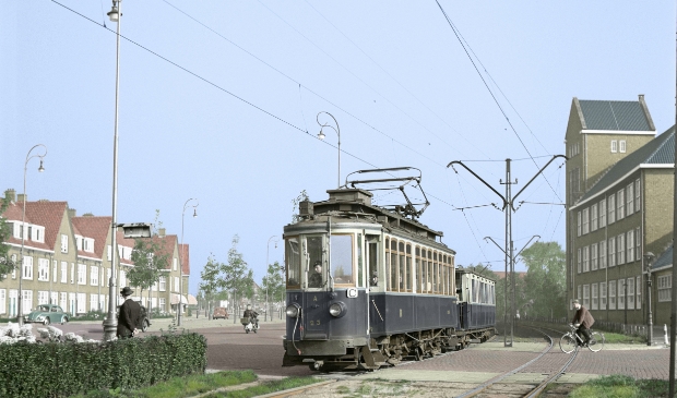 <p>De tram voor het Bredero college in 1956. &nbsp;</p>