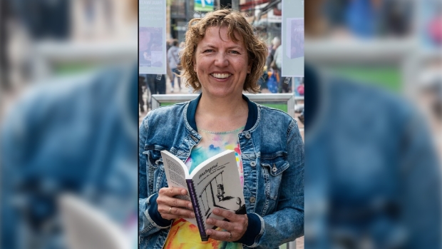 <p>Susanne van den Beukel-Hendriks is sinds 2015 een van de schrijvers van het Westlandse schrijverscollectief &#39;Schrijvers tussen de kassen&#39;.</p>