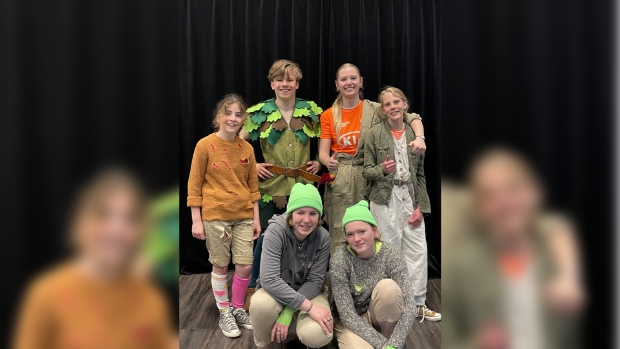 <p>De jeugdspelers van het Rijswijks Jeugd Theater hebben zin in hun vertolking van Peter Pan.</p>