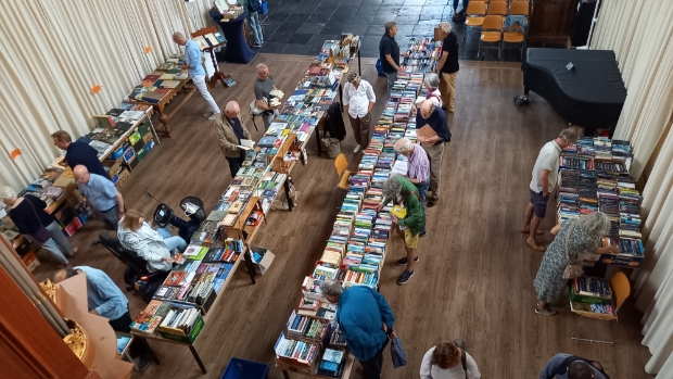 Extra grote boekenmarkten in de Oosterkerk.