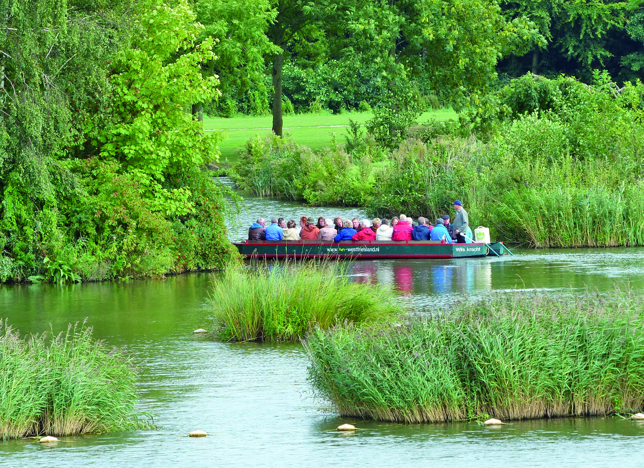Knelpunten in de vaarroute van West-Friesland? Meld het snel via de site van het recreatieschap. (Foto: archief Rodi Media)