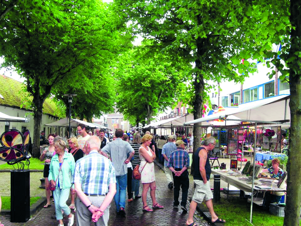 Laatste kunstmarkt van het seizoen in Egmond aan Zee. (Archieffoto)