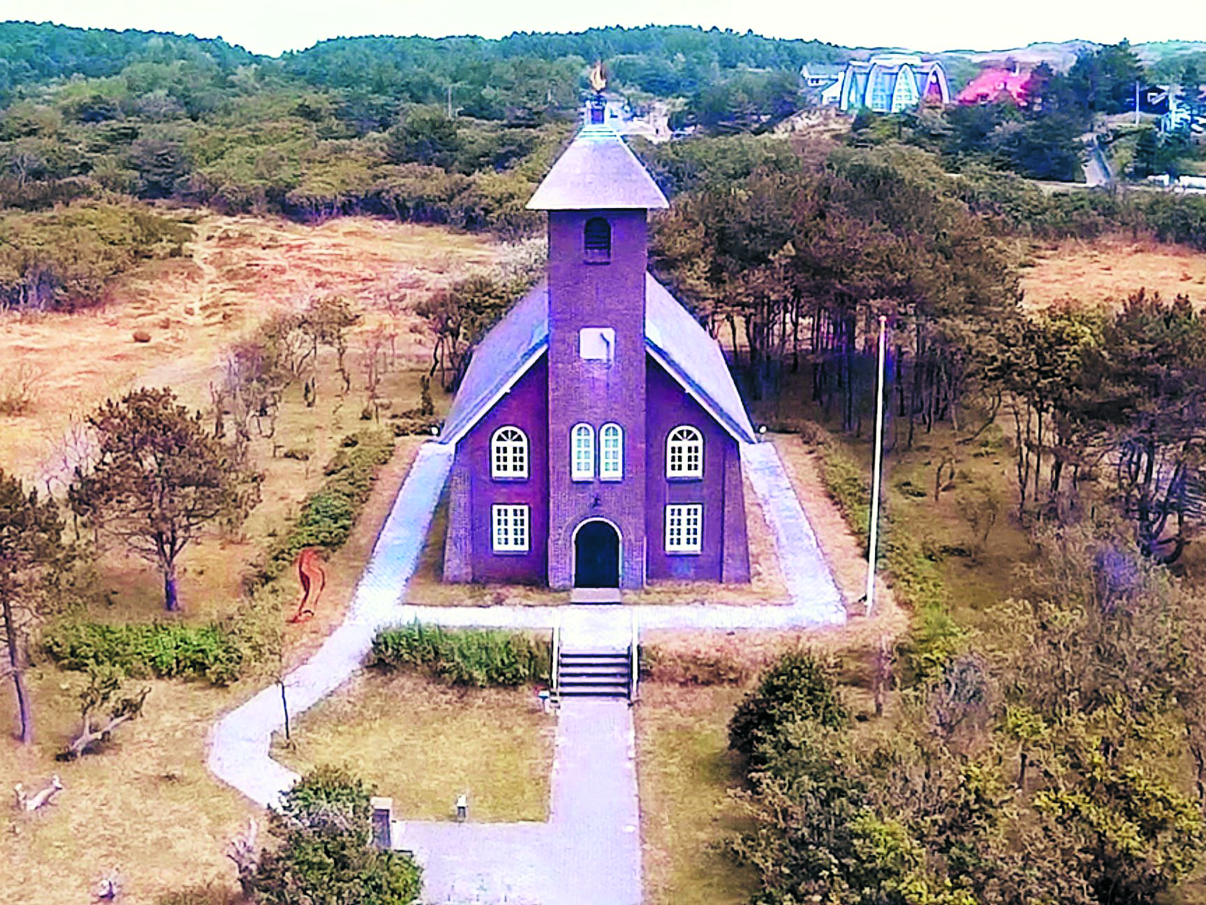 Het Vredeskerkje is de enige Nederlandse kerk met een rieten dak. (Archieffoto)