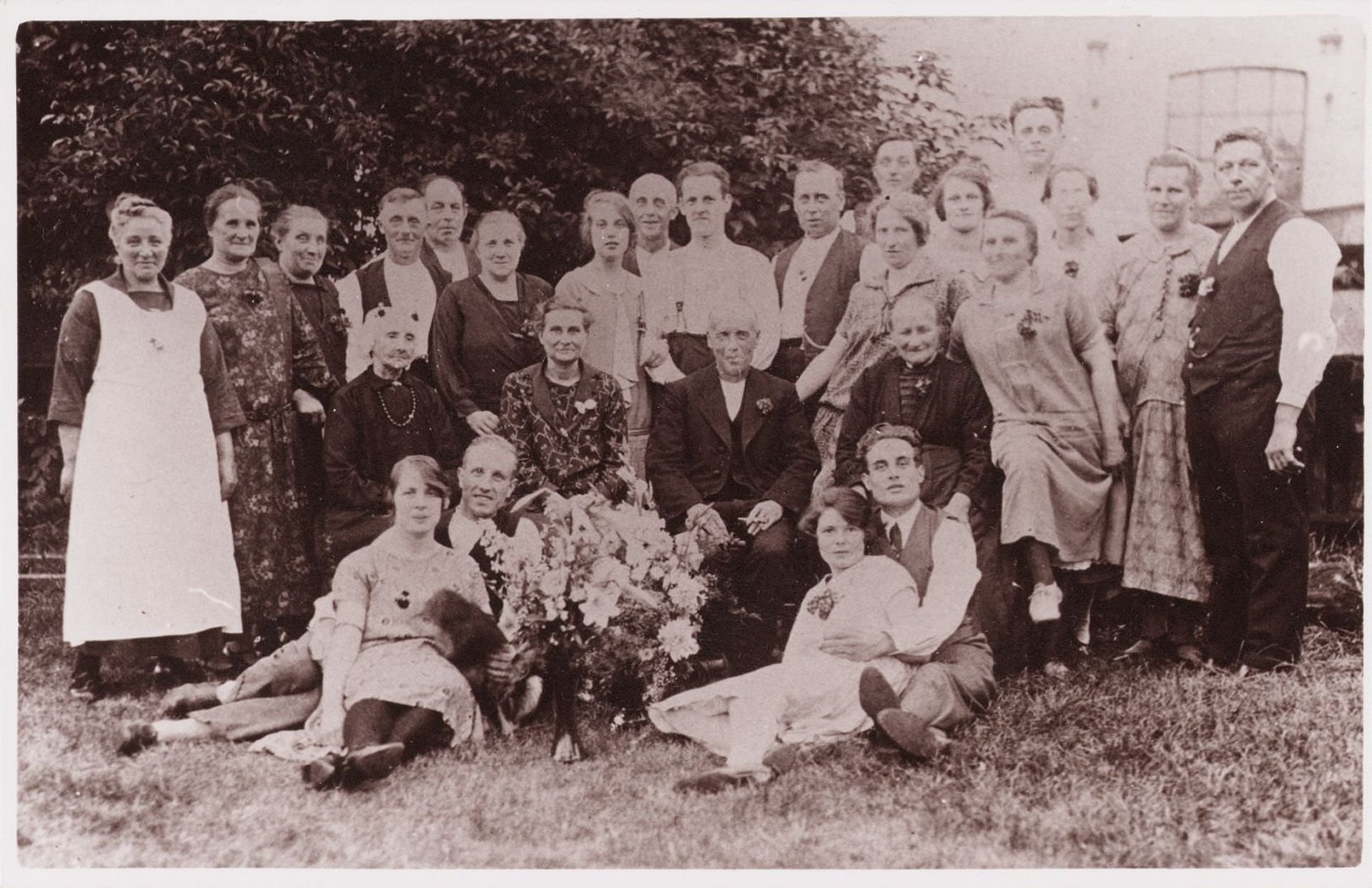 Foto van de familie Bakker uit Wormer ca 1925, collectie Jan Vink. (Foto:Waterlands Archief)