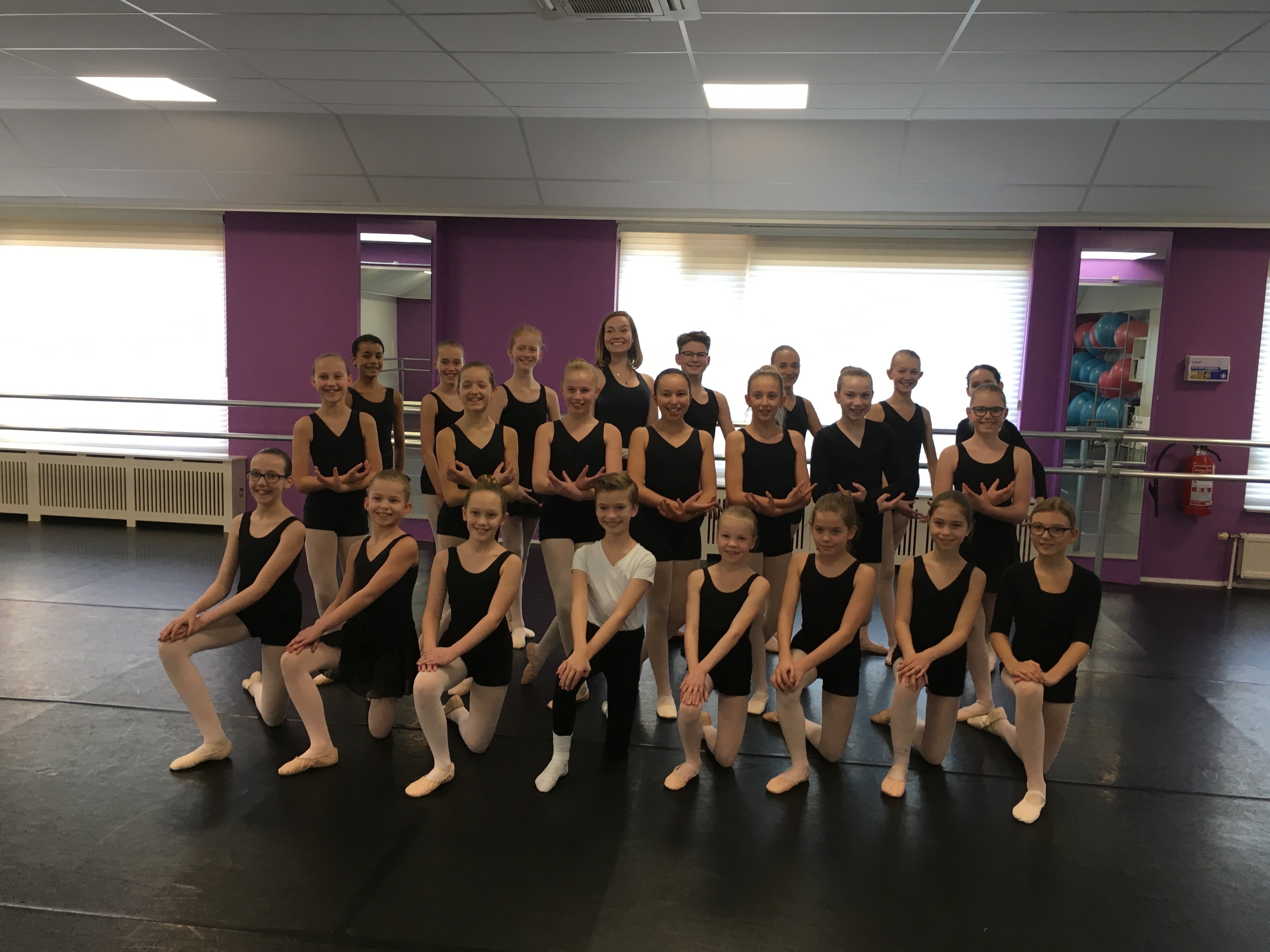 Zestien leerlingen van Balletschool Heerhugowaard dansen zondag 17 maart mee met The Royal Moscow Ballet in Cool. (aangeleverde foto)