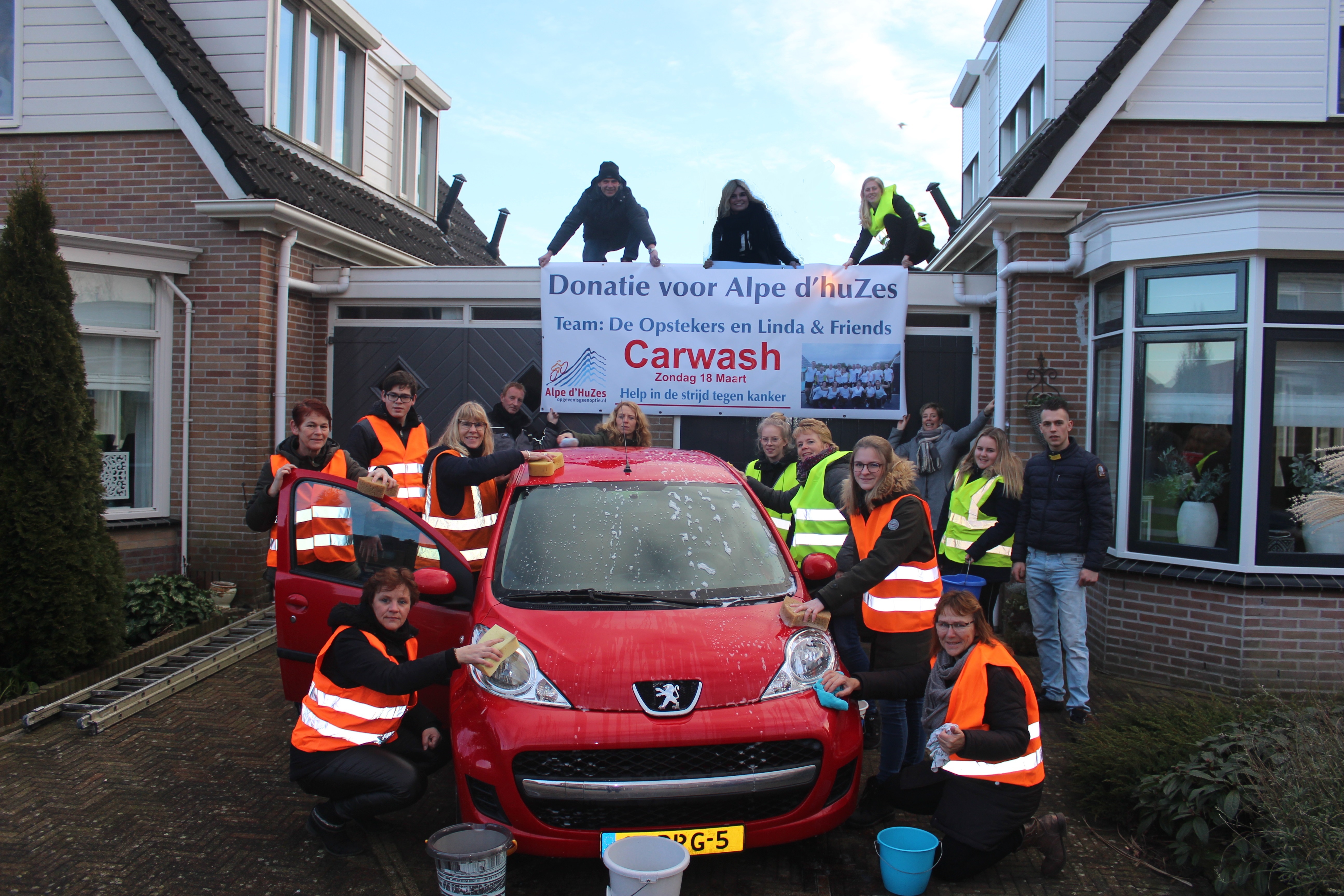 Een schone auto? Kom zondag 18 maart langs bij de carwash aan de Lelielaan in Lutjebroek. (Foto: aangeleverd)