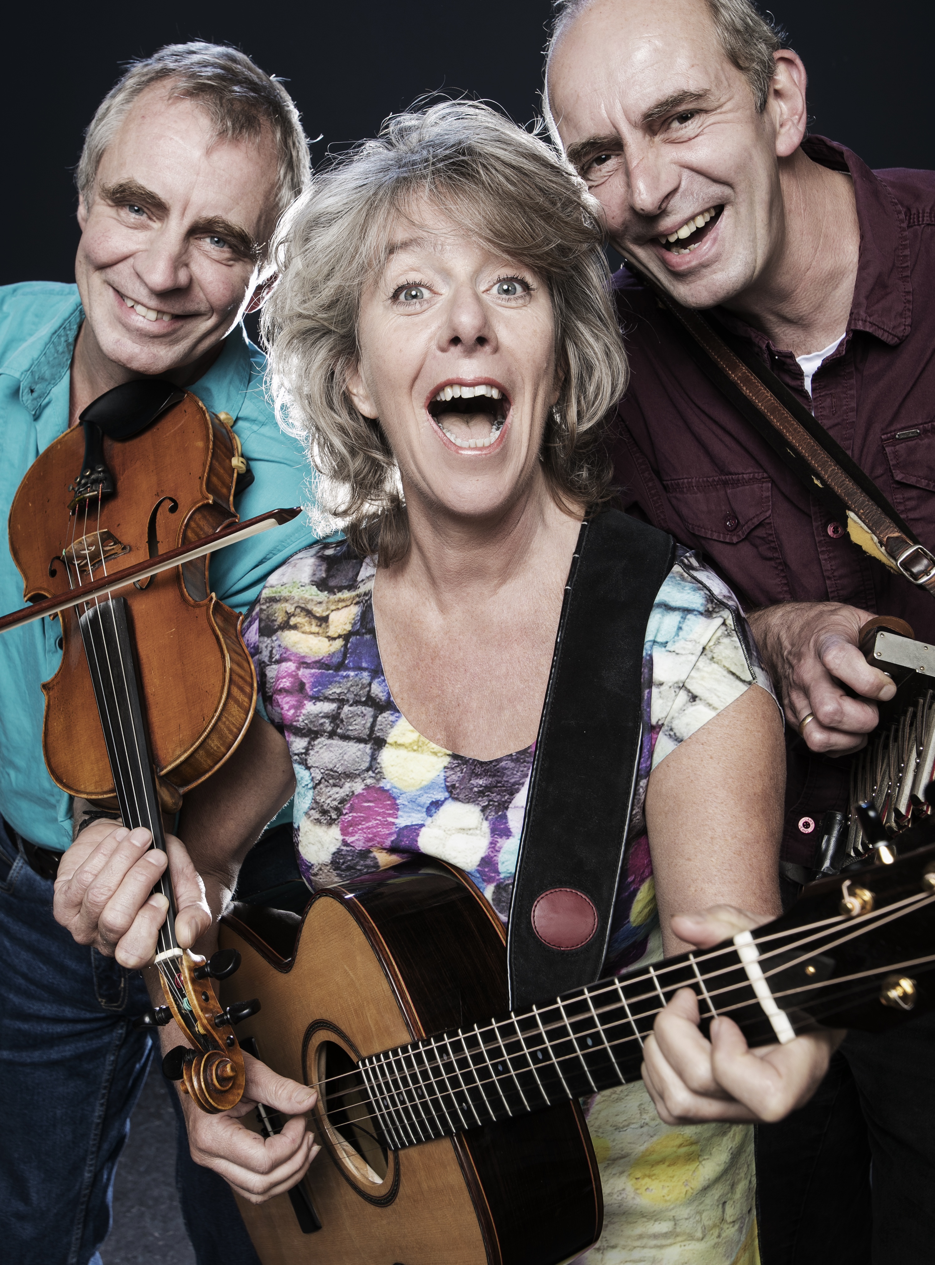 Marjolein Meijers en haar vaste muzikanten Walter en Onno Kuijpers brengen 'Muziek!' in de Herboren Toren. (Foto: aangeleverd)