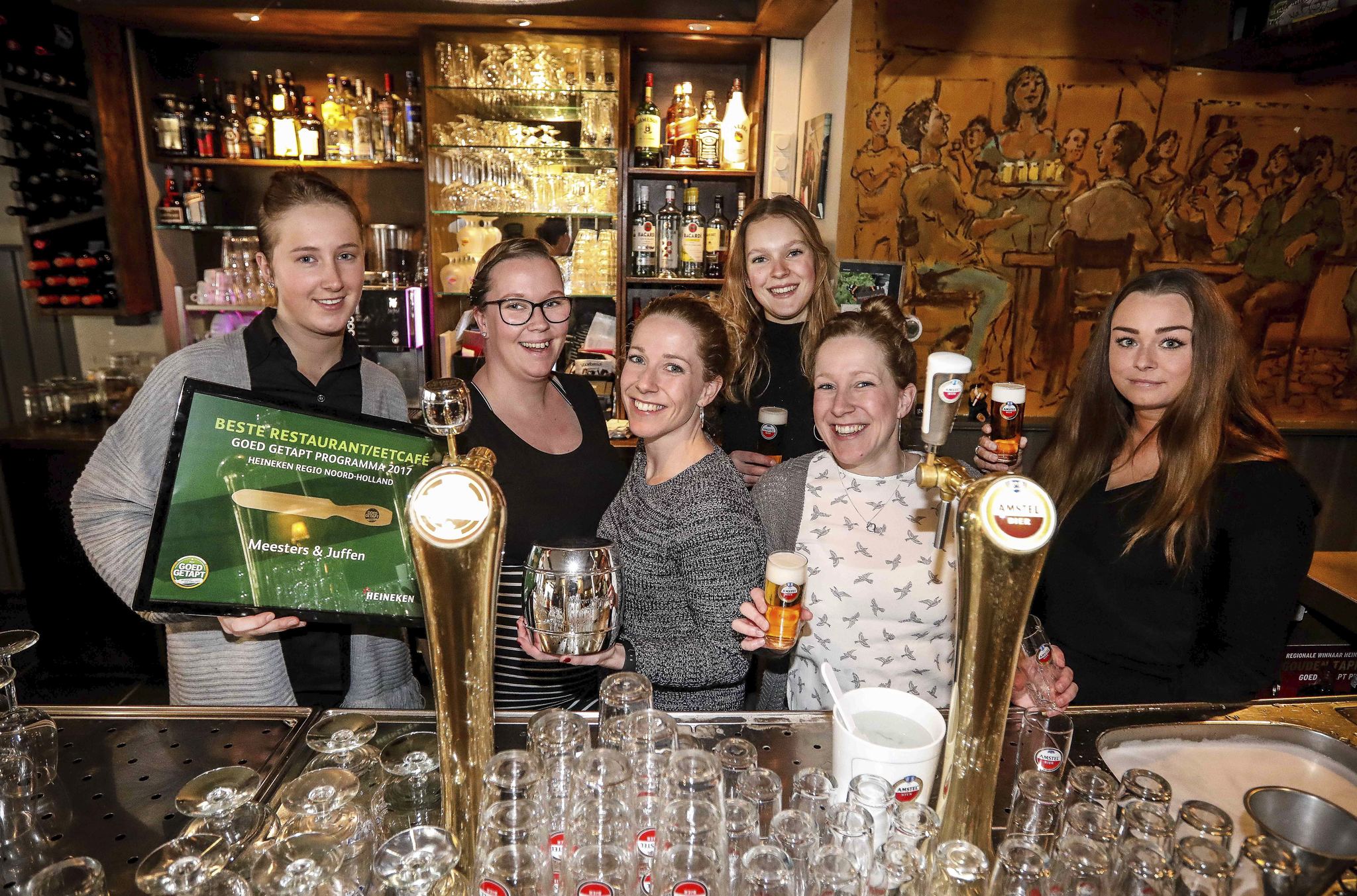 v.l.n.r. Sophie de Ruyter, Vivian Meulenbroek, Naömi van den Nieuwendijk, Nadine van den Nieuwendijk, Wendy Bart (achter), Ischa van Nieuwenhuijse. (Foto: aangeleverd)