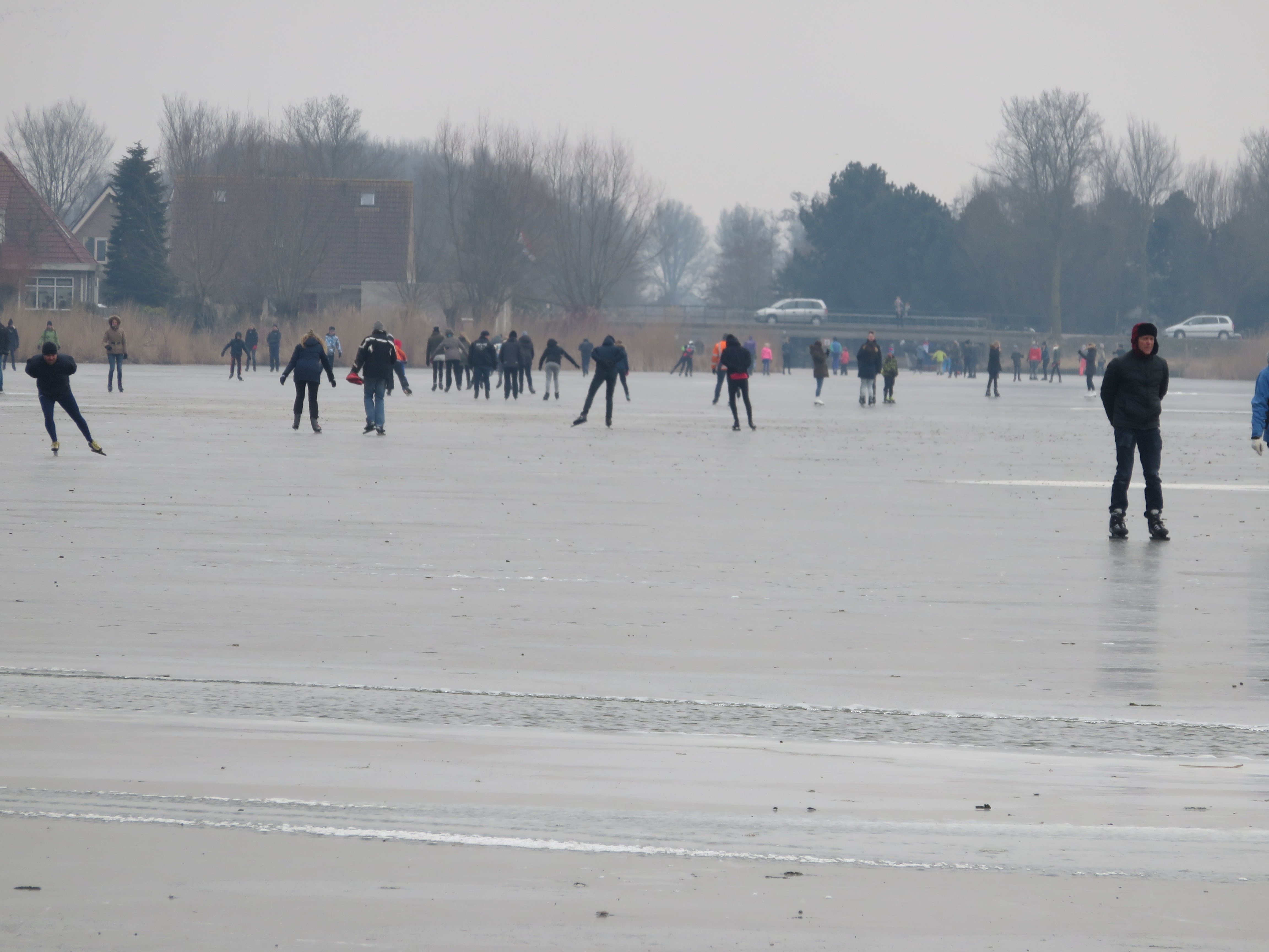 Veel schaatsliefhebbers genoten afgelopen weekend van het vlakke, harde water in de Groote en Kleine Vliet. (Foto: Sjoerd Laan)