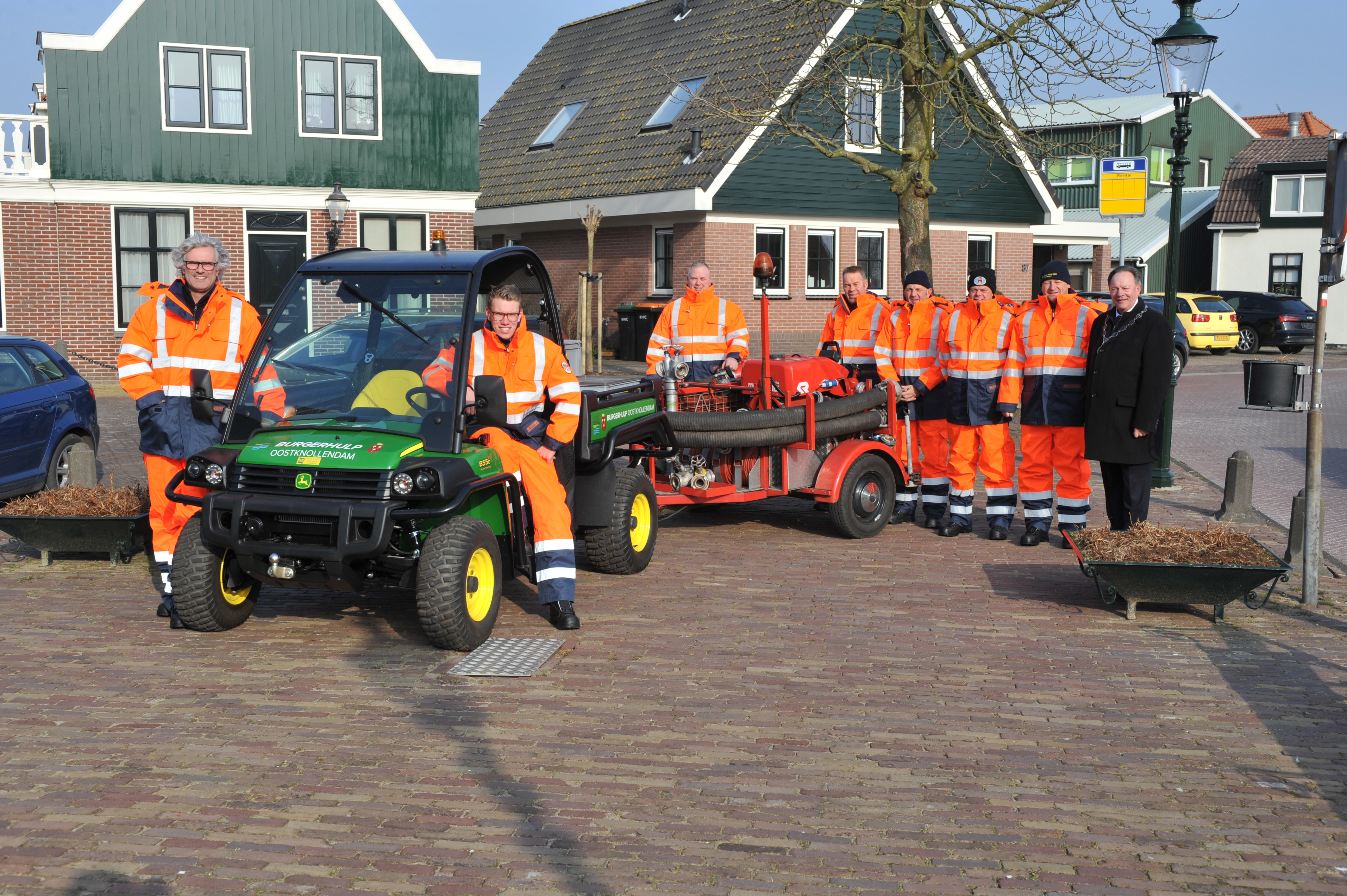 De mannen van de Burgerhulppost van Oostknollendam. (Foto: Ronald Goedheer)