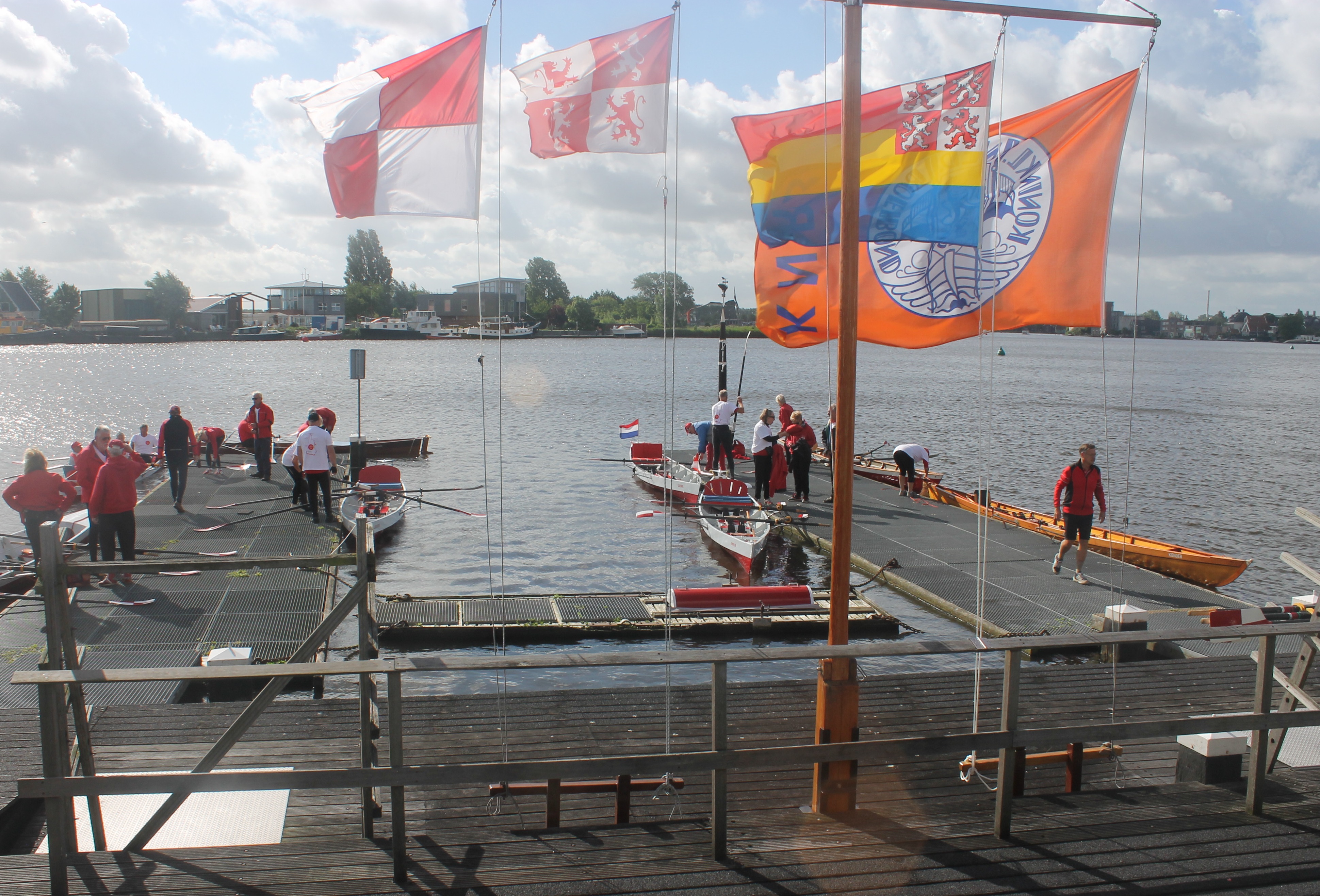 Doel van de open dagen is mensen enthousiast te maken voor de roeisport. (Foto: Roeivereniging De Zaan)