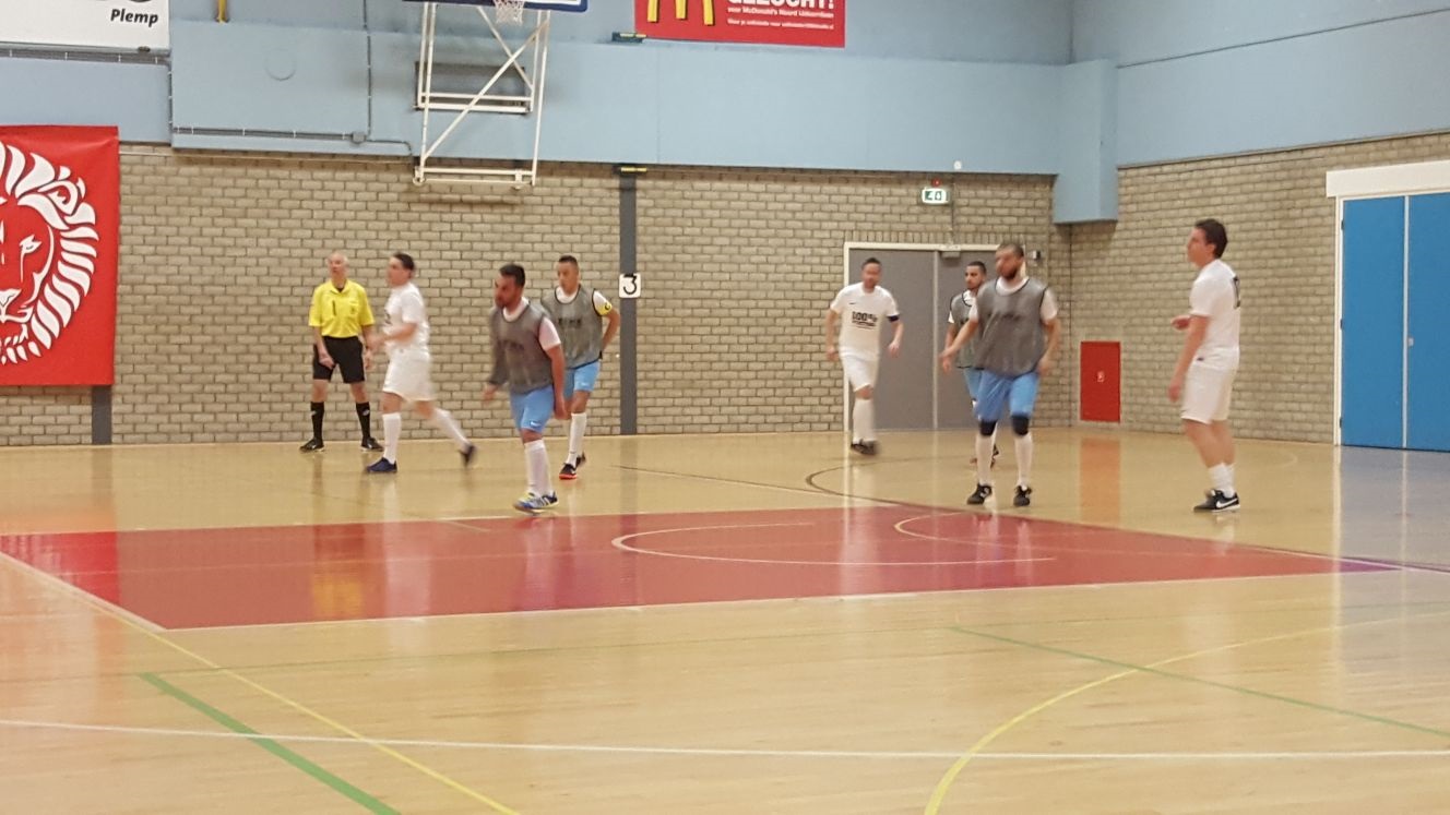De selectie van FCZSW/EVBOX liep in Landsmeer tegen een kleine nederlaag aan. (Foto: FCZSW/EVBOX)