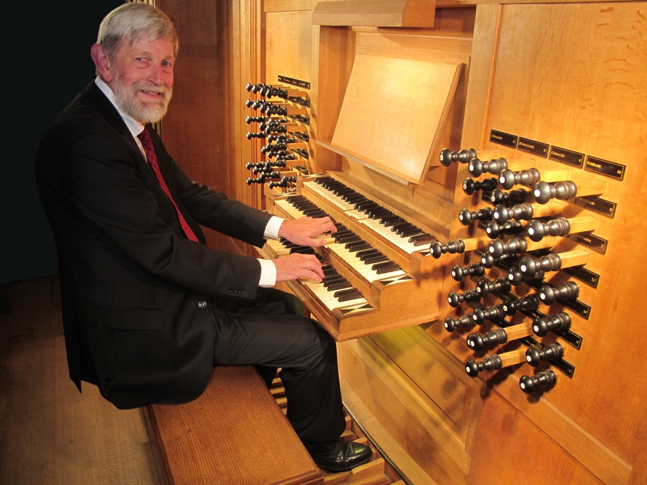 De vermaarde organist Dirk Out speelt 8 april op het Pels & Van Leeuwen-orgel in de hervormde kerk in Venhuizen. (Foto: aangeleverd)