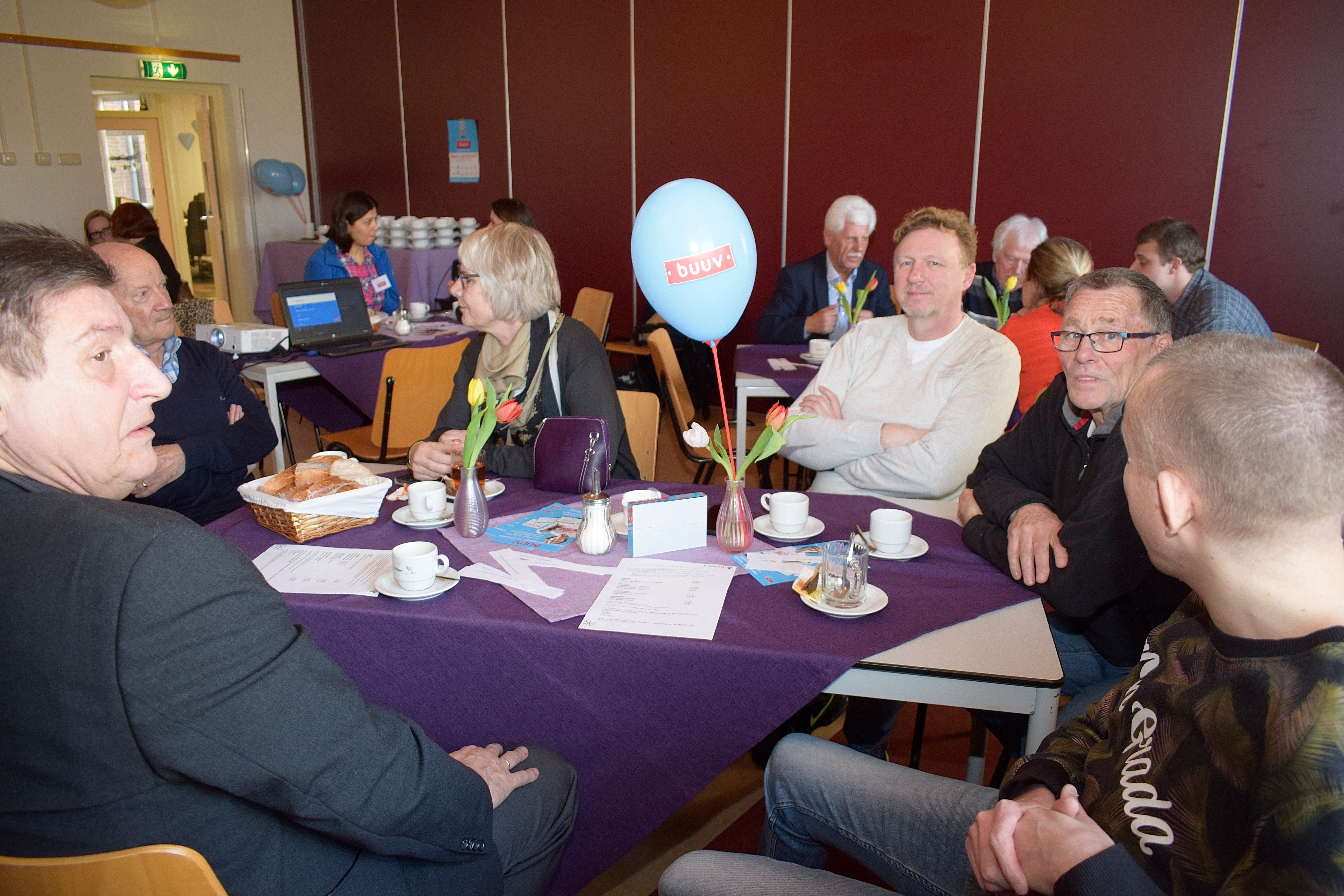 'SuperBUUVers' ontmoeten elkaar bij Buurtcentrum De Pelikaan. (Foto: DB)