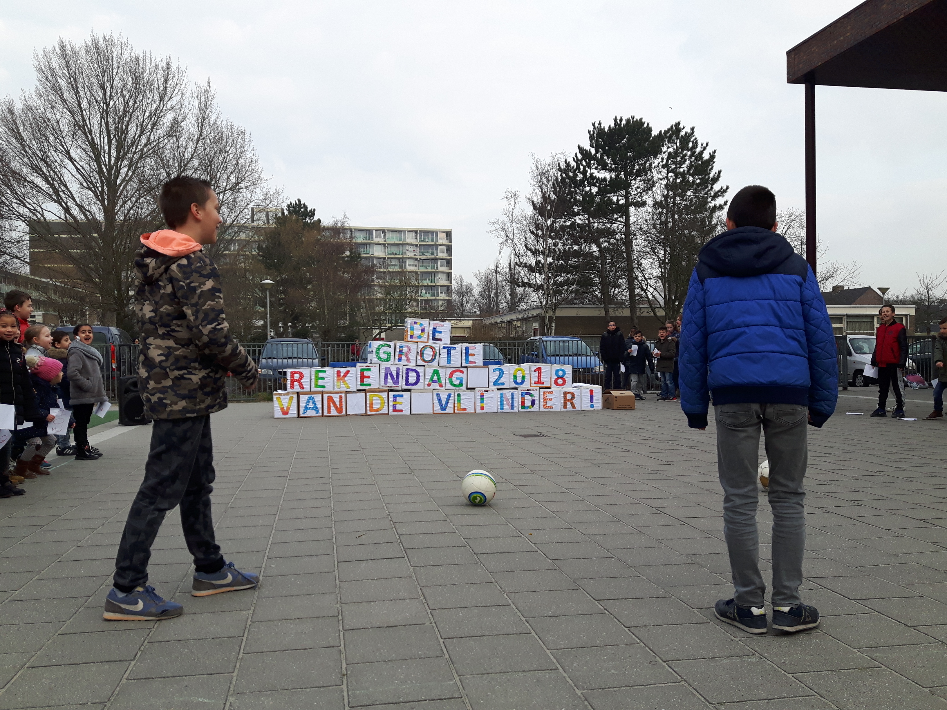 De leerlingen van basisschool De Vlinder zijn, op het gebied van rekenen, weer wat slimmer geworden. (foto aangeleverd)