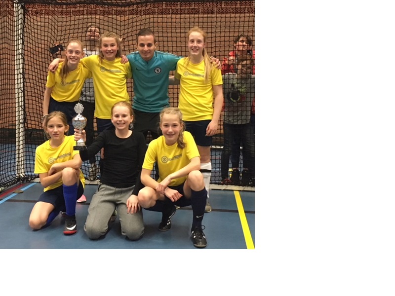 Het meidenteam van Sleutelbloem bestond uit echte kanjers en werden dan ook de terechte kampioen. (foto aangeleverd)