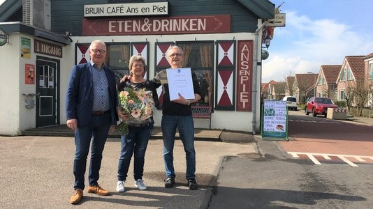 Jan Zwarthoed (KHN Edam-Volendam), Ans en Piet Krijgsman.(Foto: aangeleverd)