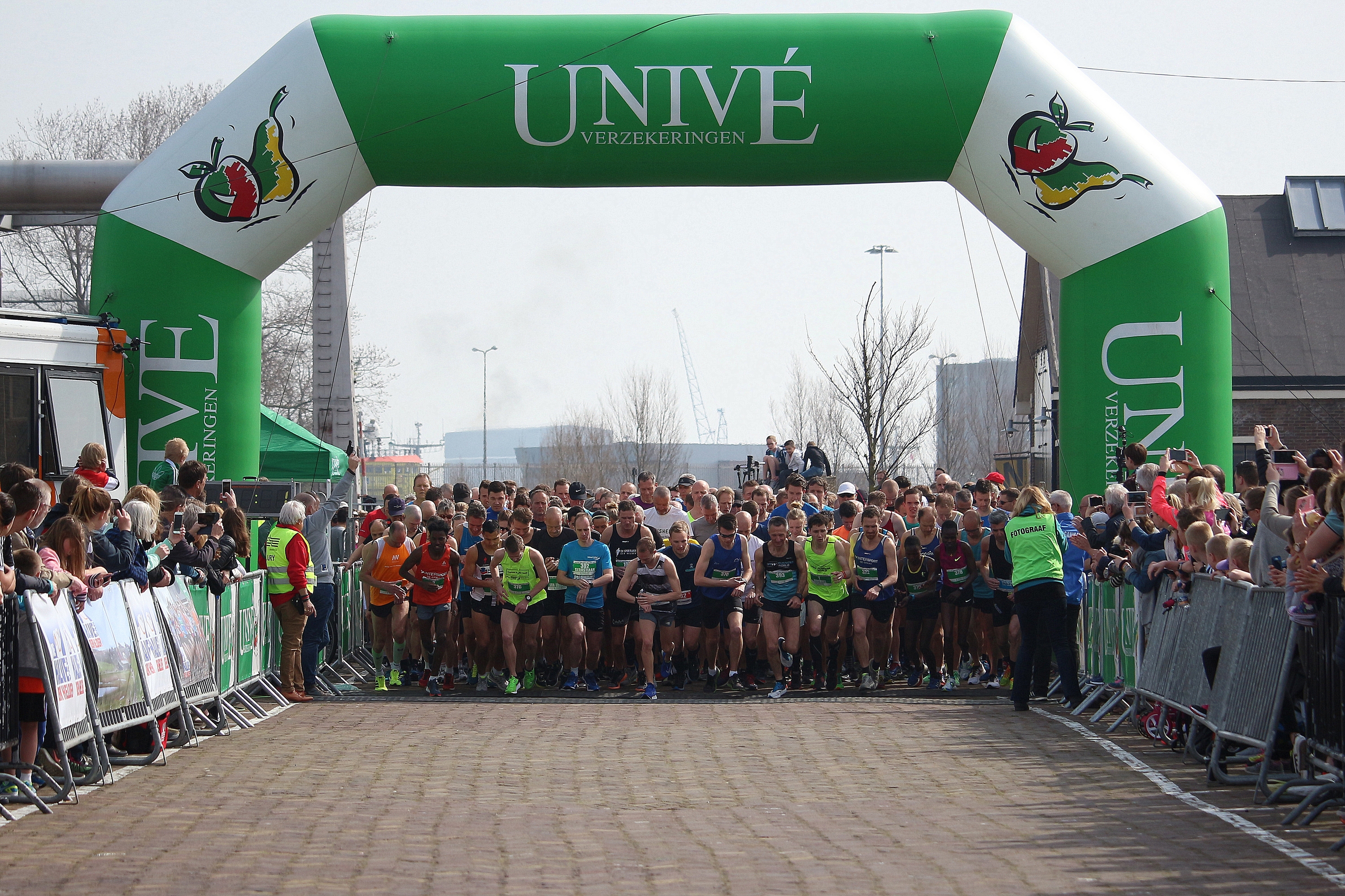 Klaar voor de start van de Univé halve marathon tijdens de Halve van Den Helder. (Foto: aangeleverd)