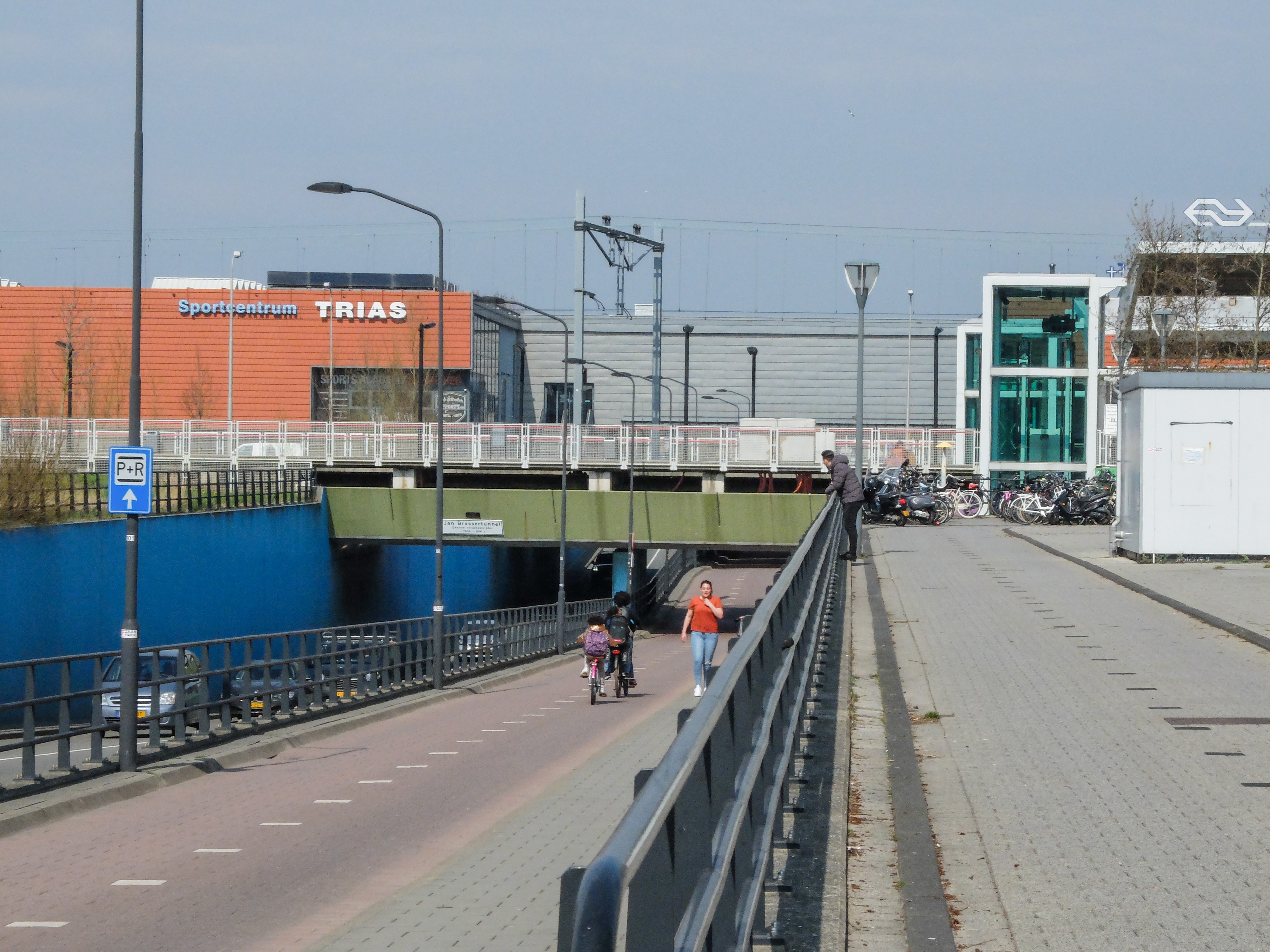 Het Trias vmbo ligt aan de N203. (Foto: Platform Krommenie)