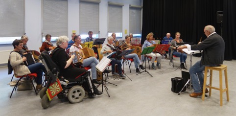 Harmonica-orkest GLOP stopt ermee en heeft er voor gekozen om het slotconcert in de Drommedaris te geven. (Foto: aangeleverd)