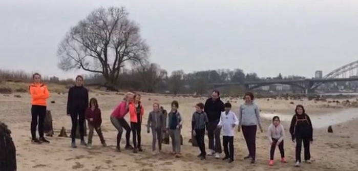 Ouder-kind Mindful Run komende zaterdag in Egmond aan Zee. (Foto: aangeleverd).