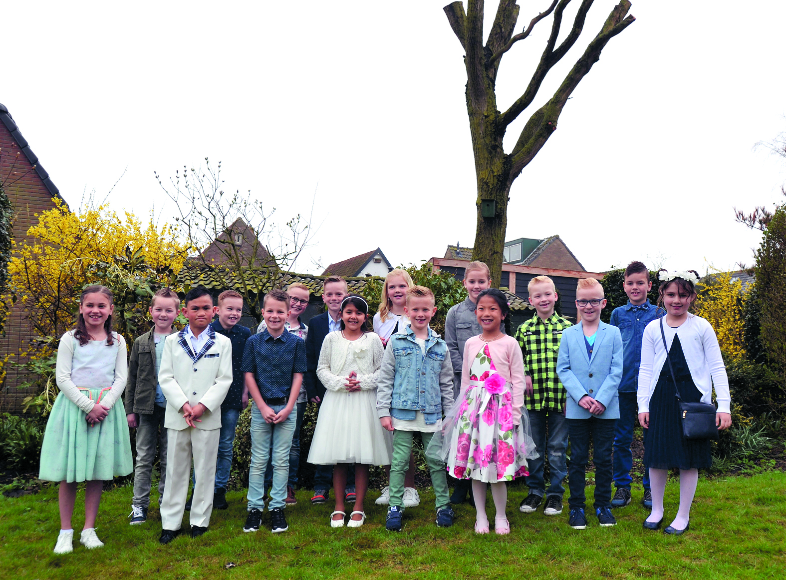 Het was afgelopen week feest in Egmond. In totaal kregen zestien kinderen hun Eerste Heilige Communie. (Foto: Erna Hopman)