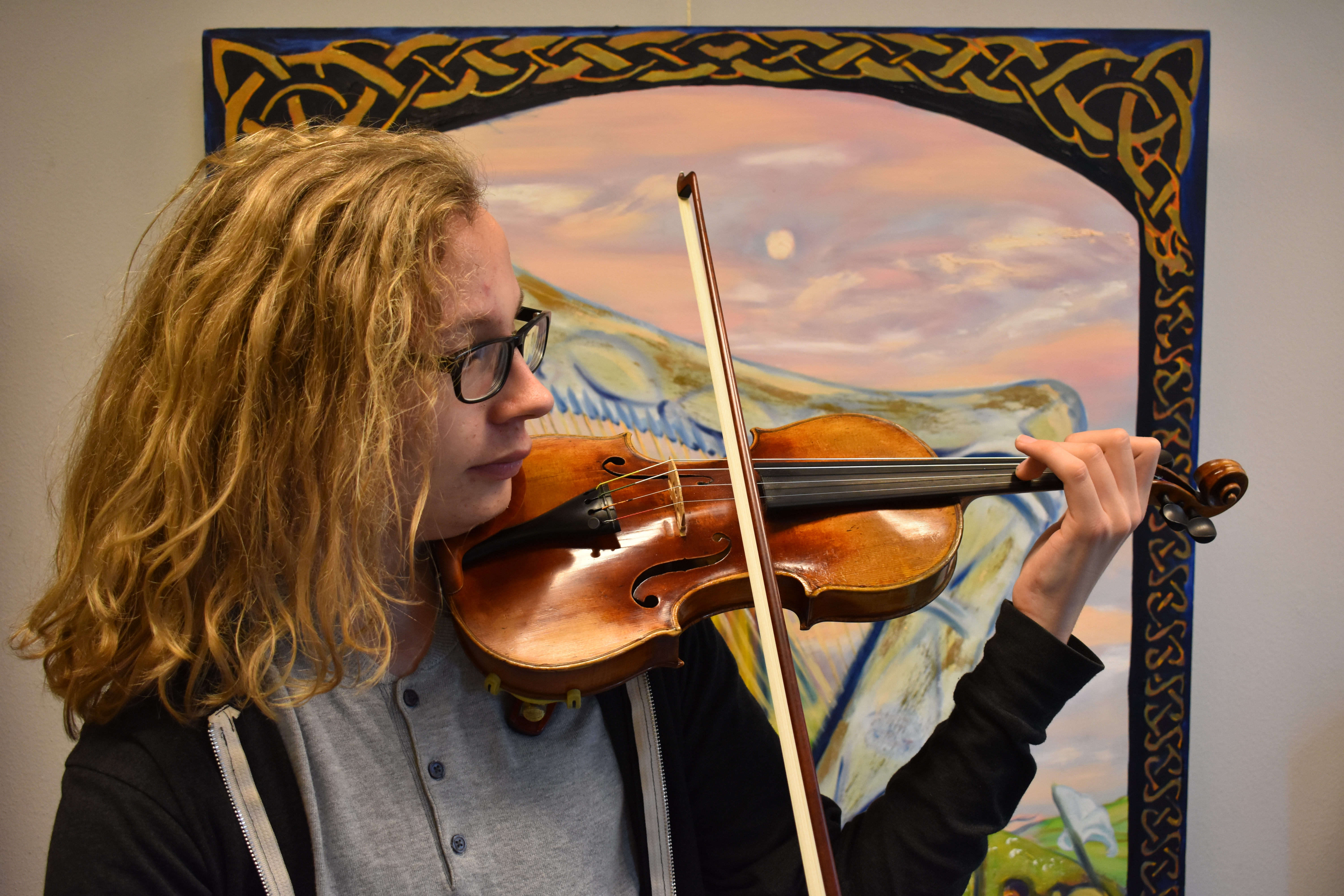 Tim de Vries in het FluXus-muzieklokaal waar het allemaal begon. (Foto: Daan Ruijter/Rodi Media)