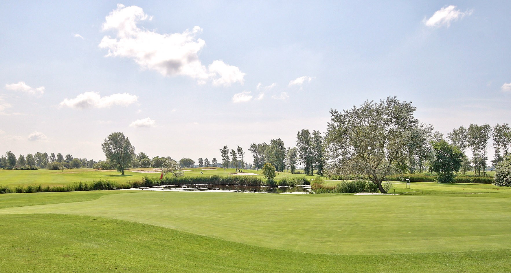 Golfbaan Sluispolder in volle glorie. (Foto: aangeleverd)