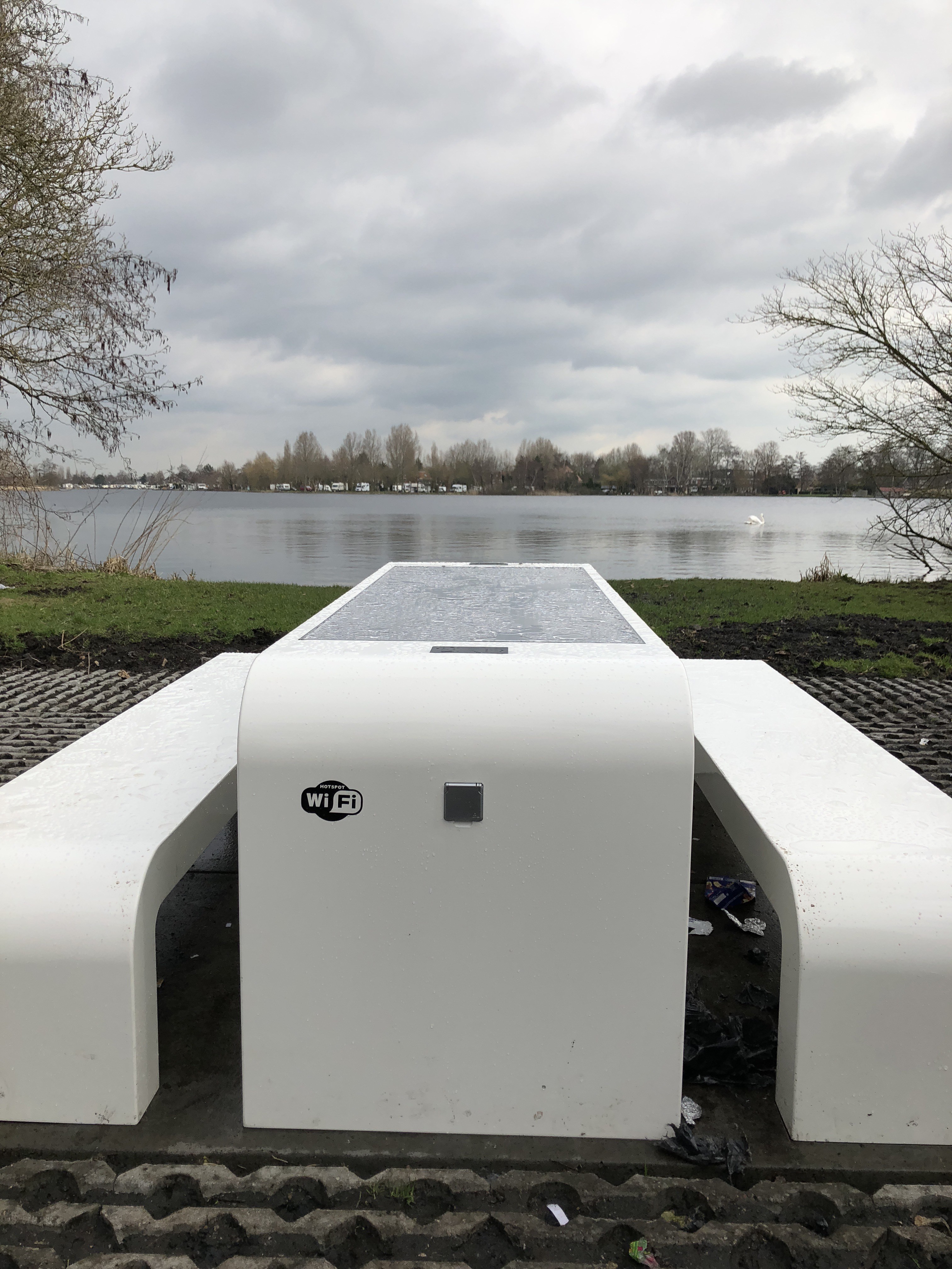 De picknicktafel aan De Breek. (Foto: aangeleverd)