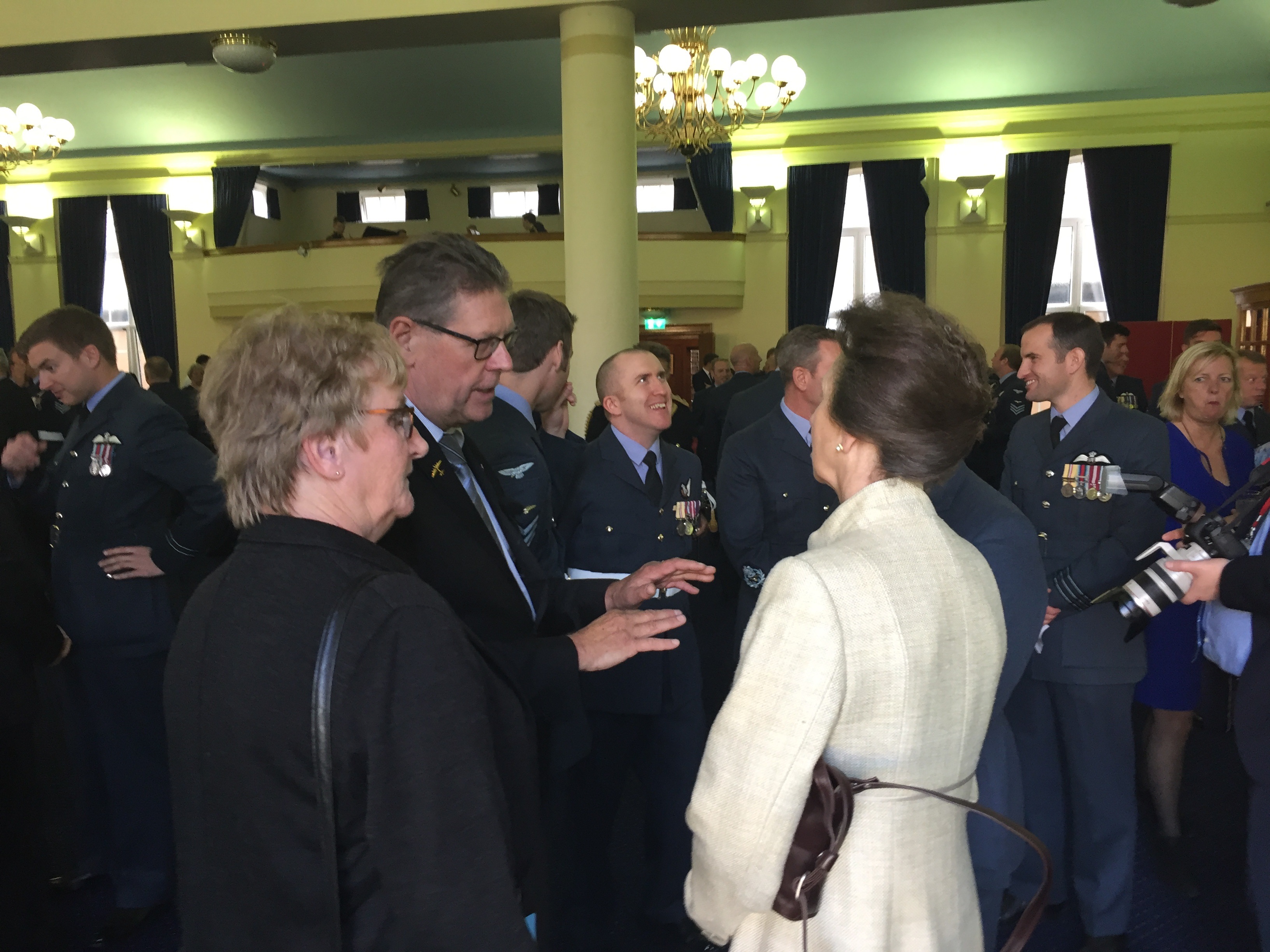 Johan Graas in gesprek met prinses Ann. (Foto: aangeleverd)