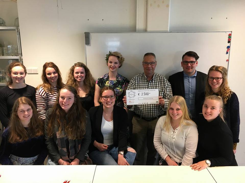 Studenten van het Clusius College halen drieduizend euro op voor ALS. (Foto: aangeleverd)