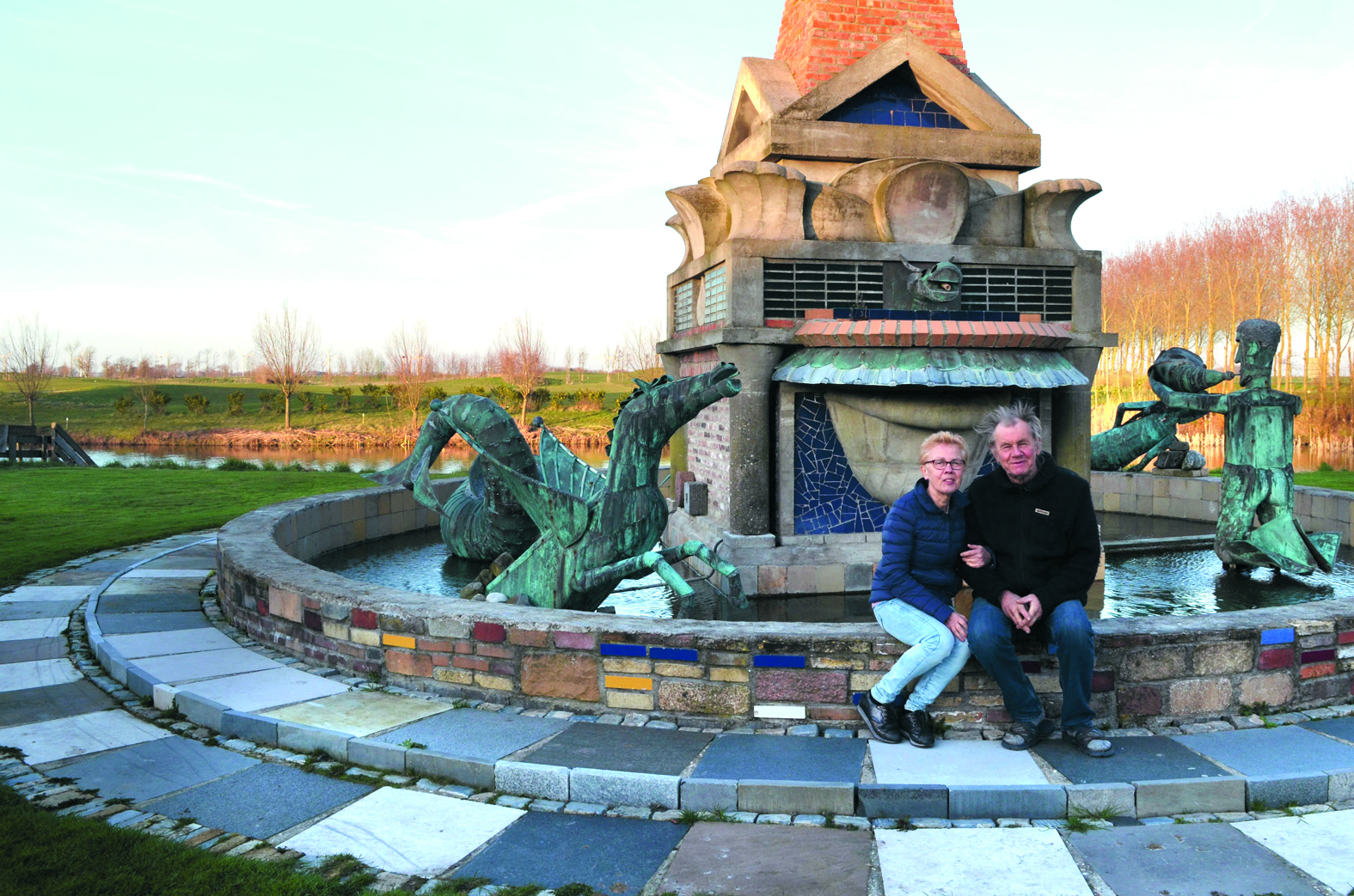 Ger en Mientje heten iedereen van harte welkom in hun kunsttuin. (aangeleverde foto)