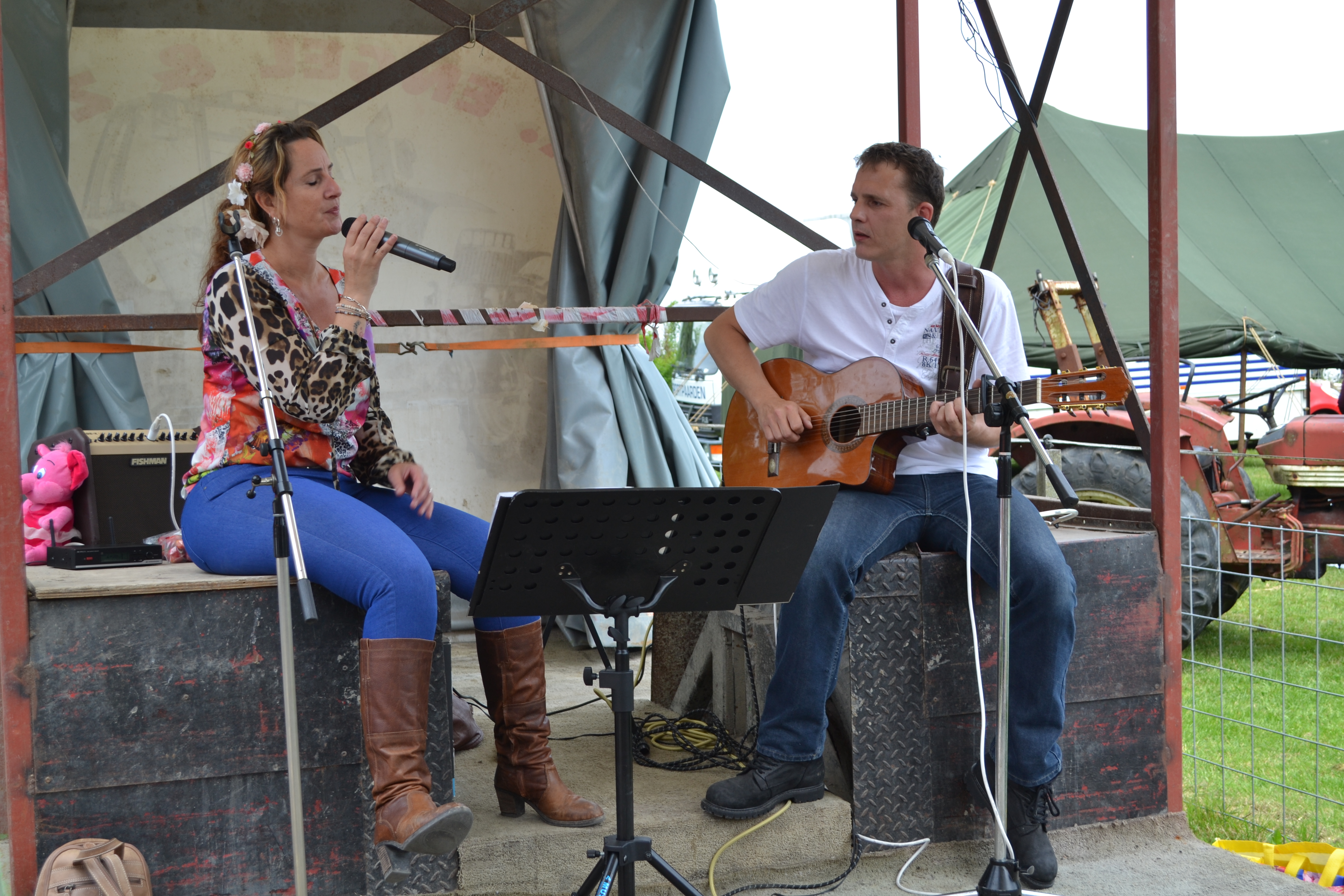 Esther Wolfswinkel (zang) en Willem Glas (zang en gitaar) verzorgen weer een heerlijk optreden. (Foto: aangeleverd)