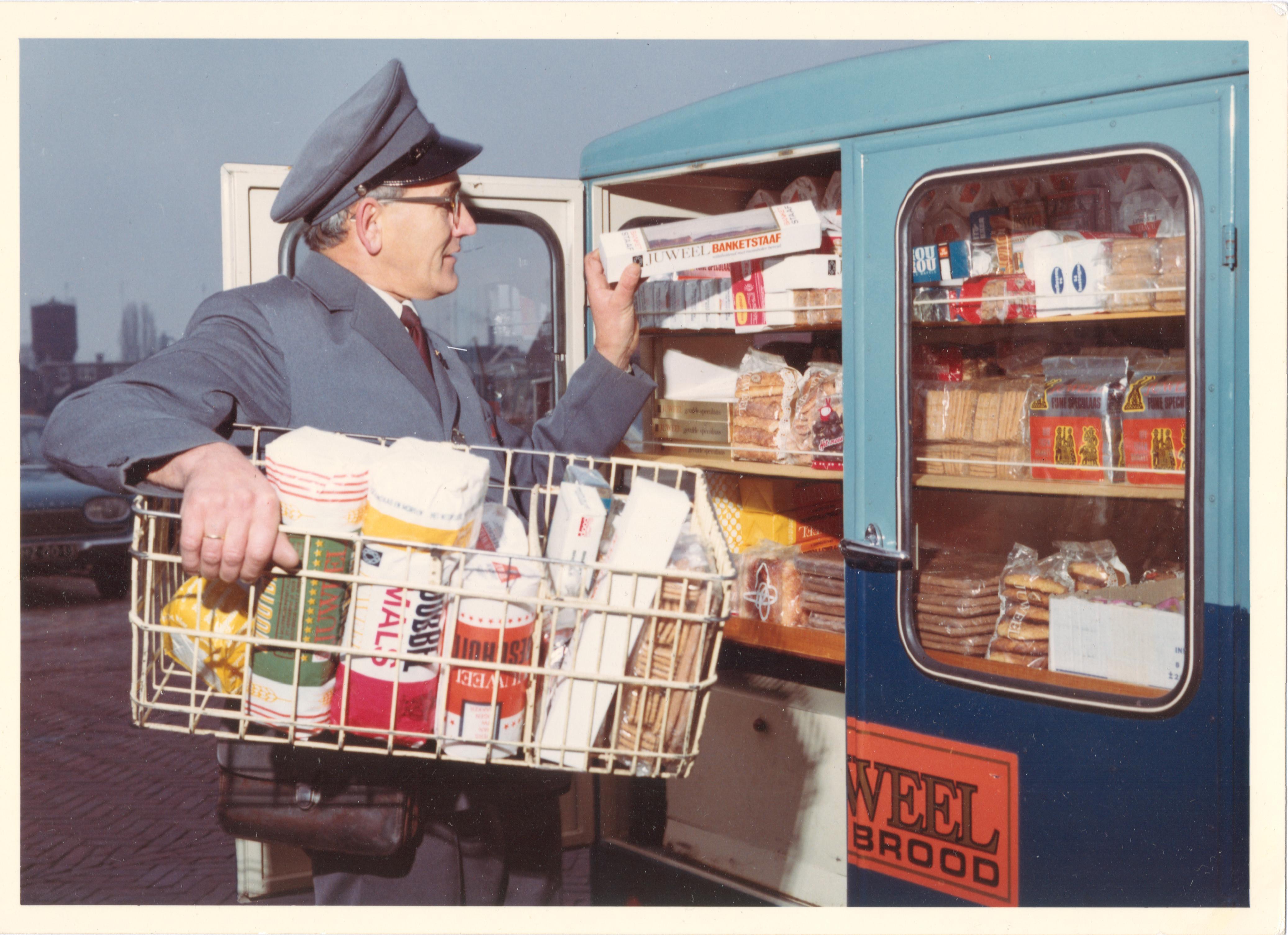 Vroeger bracht de bakker zijn brood met de bakfiets. (Foto: aangeleverd)