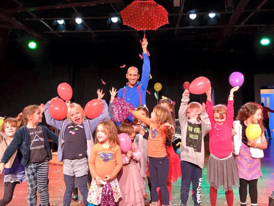 Achref Adhadhi speelt de voorstelling Amboula. (Foto: aangeleverd)