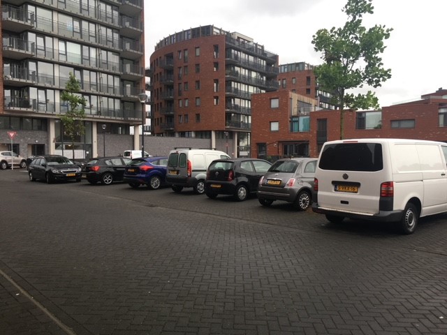 <p>Parkeerchaos op de Tjakkade <br />‘Het parkeerafvoerputje van Haarlem Noord’</p>