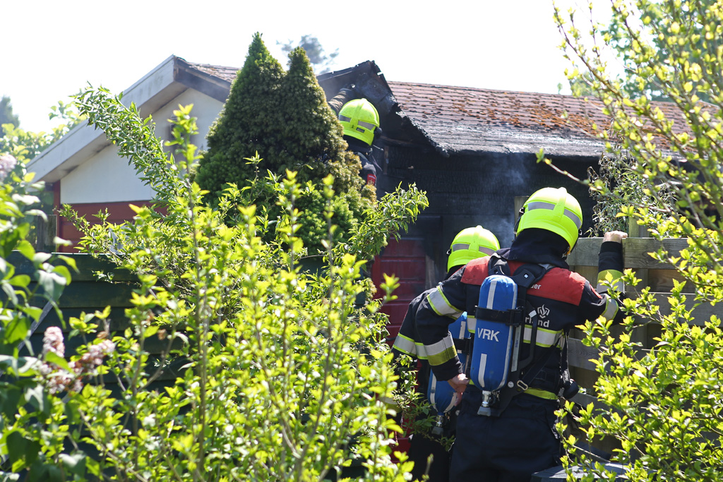 Brand in tuinhuisje. (Foto: Rowin van Diest)