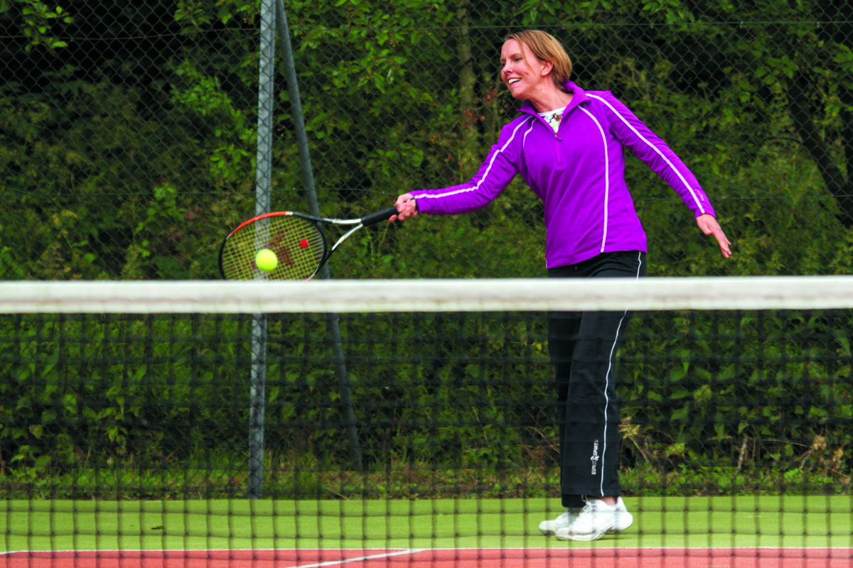 Iedereen van twaalf jaar en ouder kan meedoen aan dit tennistoernooi. (Foto: aangeleverd)