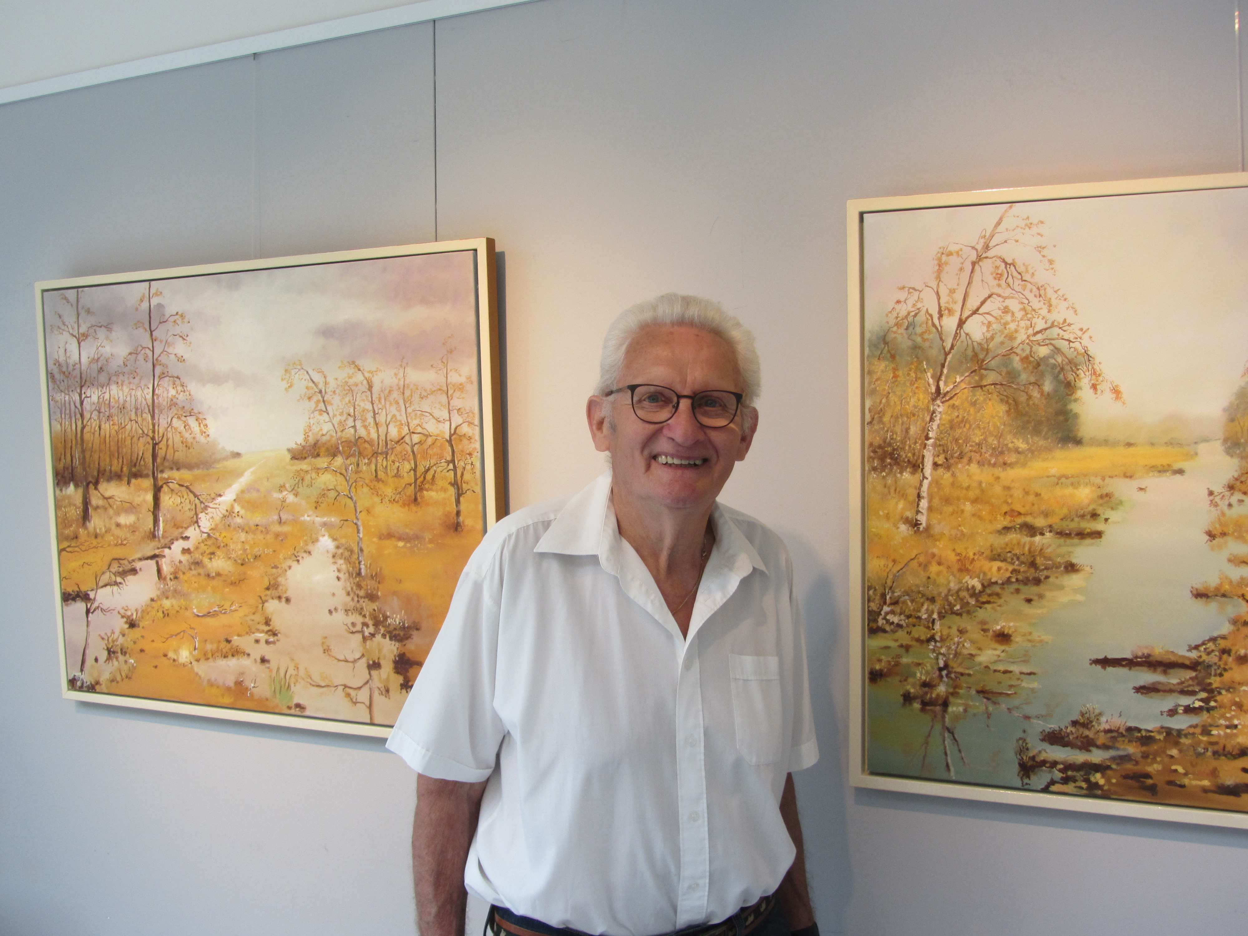 Jelle Bakker bij zijn bos. Koeien, de Ardeche en aquarellen van Jelle. (Foto's: JWvD)