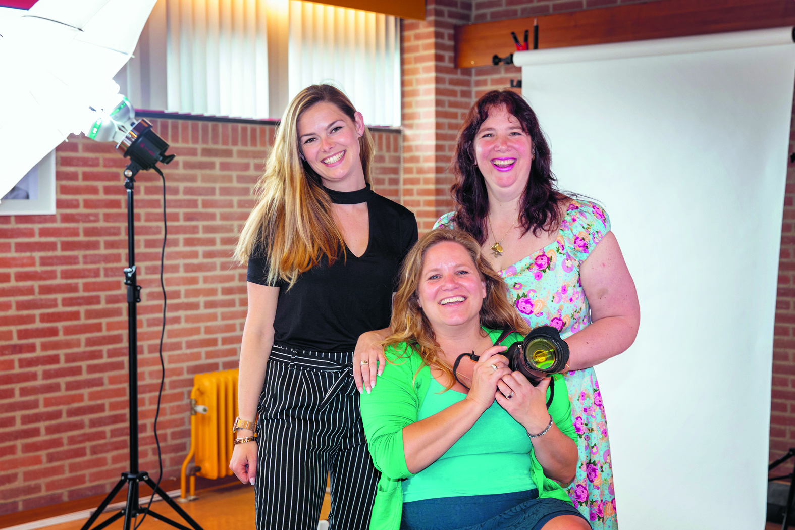 Stephanie (l) en Mariska deden mee aan het indrukwekkende project van fotografe Heidy. (Foto: Vincent de Vries/RM)
