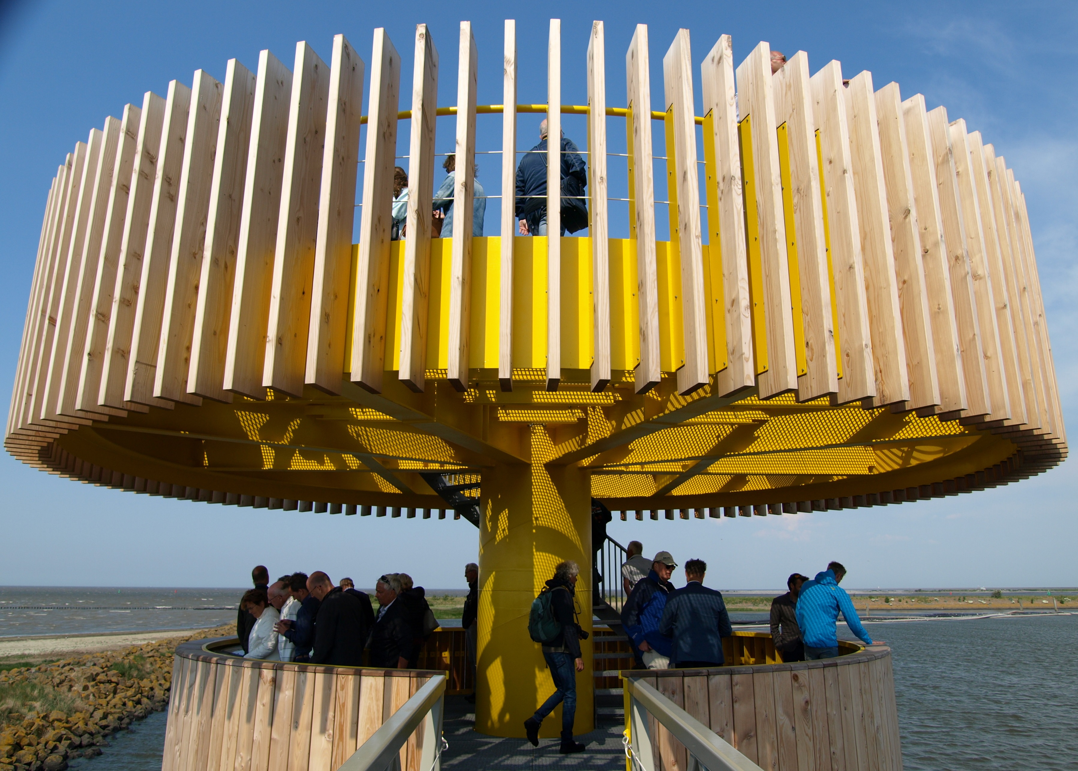 Het Waddenbelevingspunt biedt uitzicht over de Waddenzee en het IJsselmeer. (Foto: Chris Lansink)