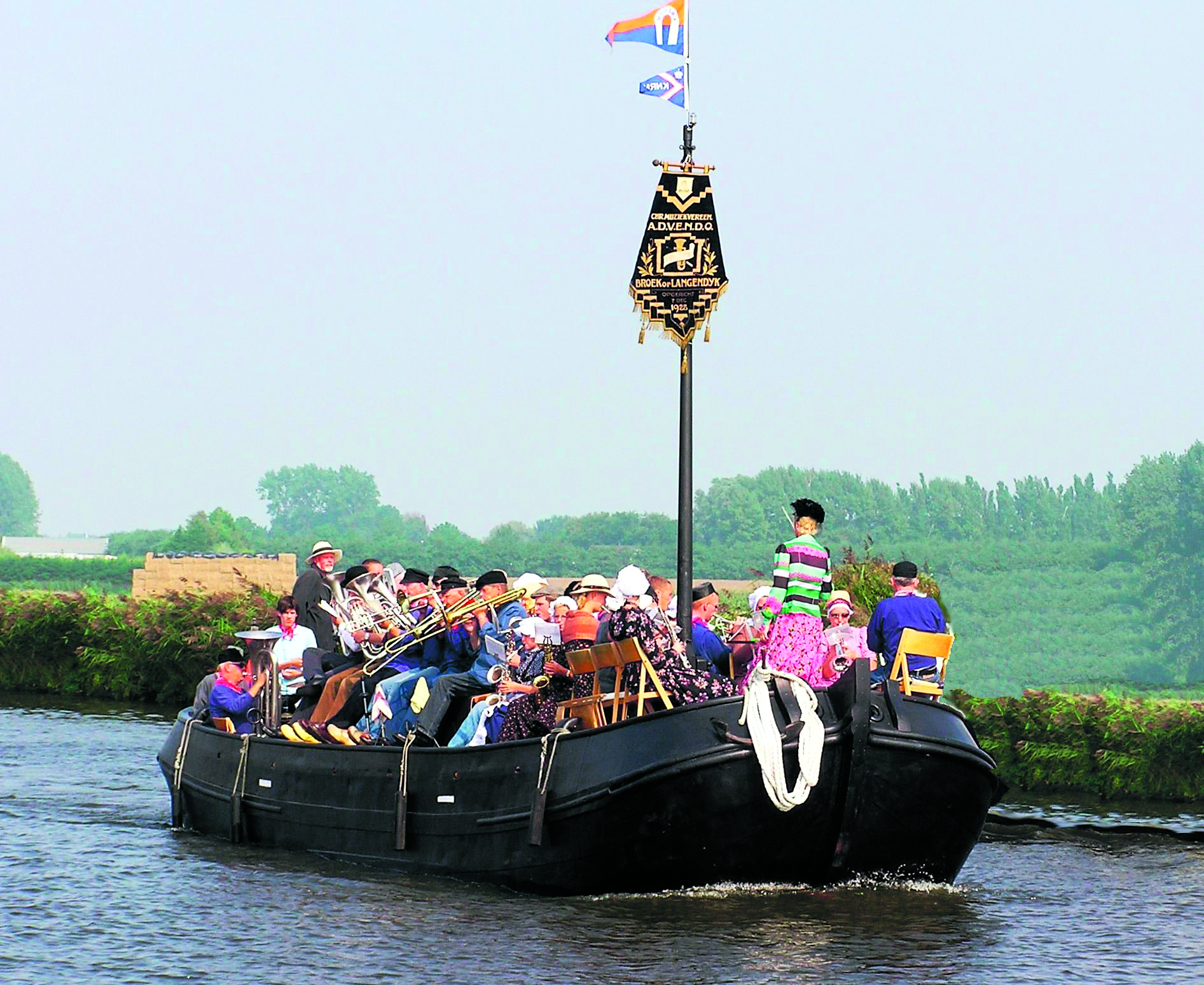 Nico Vader met hoed voorop 't Kofschip tijdens een feestje met fanfare Advendo. (Foto's: aangeleverd)
