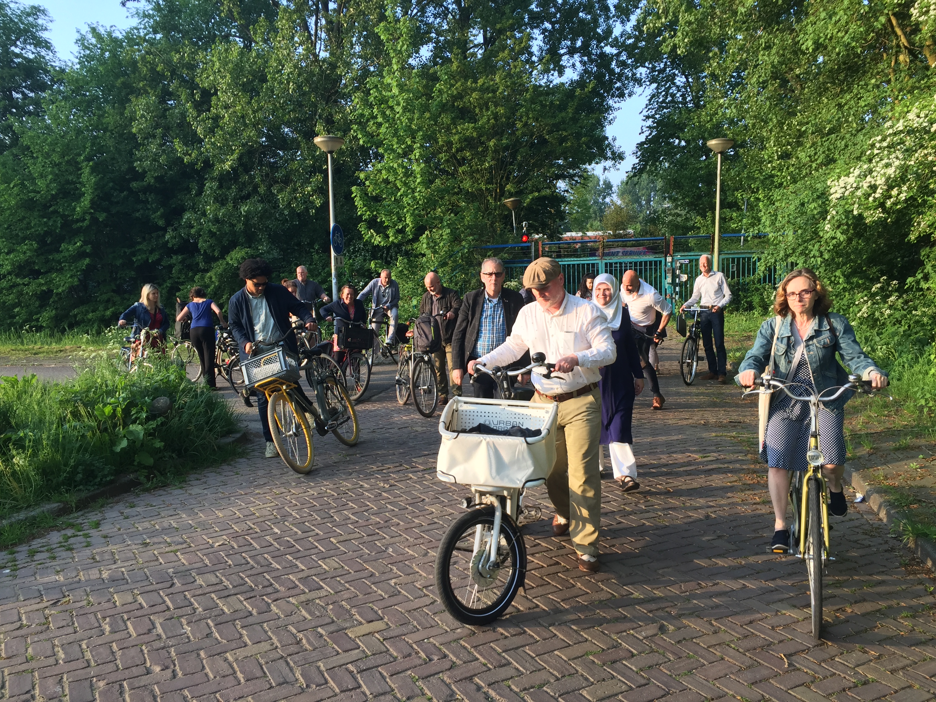 De stadsdeelcommissie springt weer op de fiets. (Foto: aangeleverd)