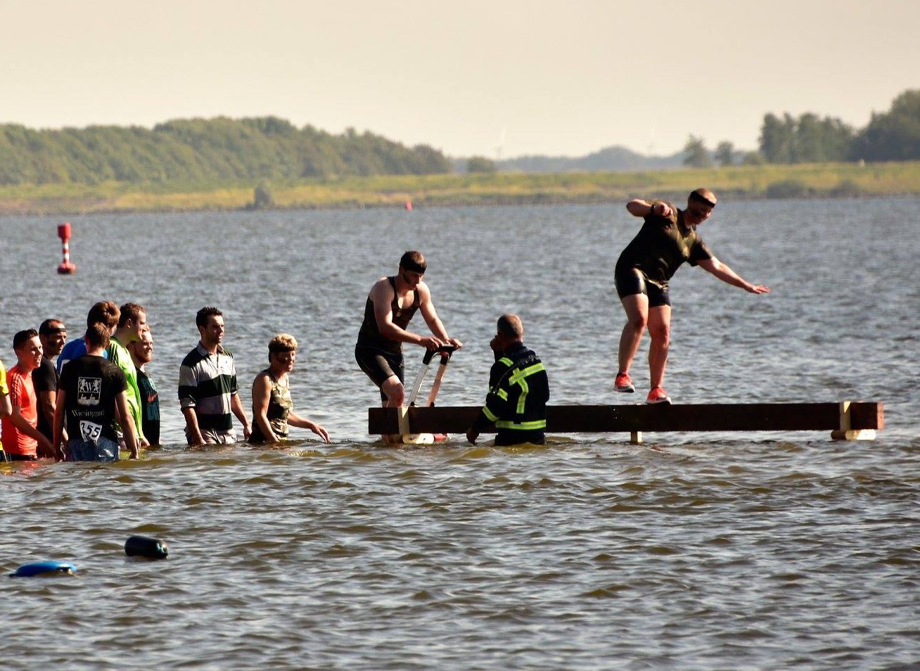 De Wieringer Obstacle Run vraagt om sportievelingen die zich door niets laten weerhouden. (Foto: aangeleverd)