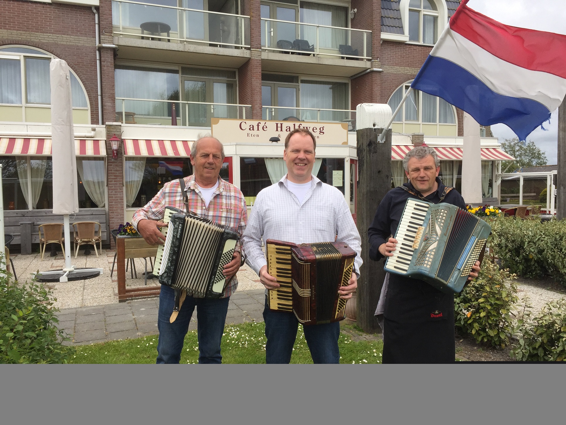 V.l.n.r.: de organisatoren van Accordeonfestival Krabbendam: Jonker, Mulders en Schilder. (Foto: aangeleverd)