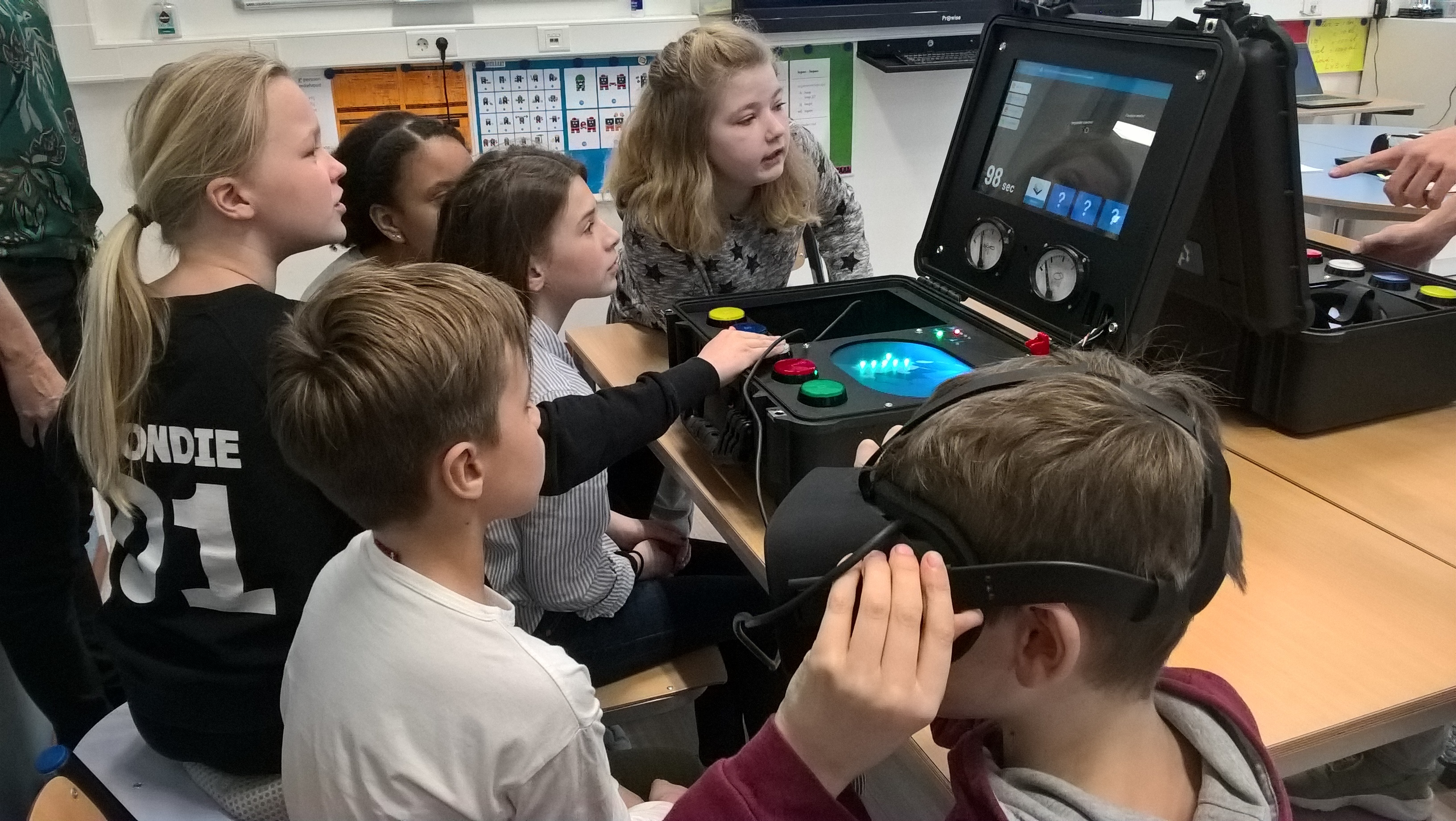 Leerlingen Blauwe Ster beleven primeur door deelname aan educatieve les van het hoogheemraadschap. (Foto: aangeleverd)