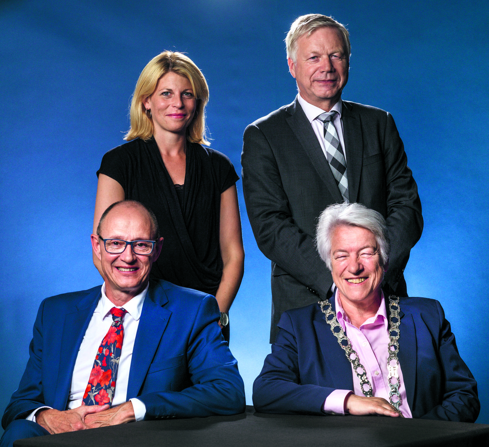 College van B&W Landsmeer. V.l.n.r.: gemeentesecretaris Paul Menting, wethouder Mandy Elfferich, wethouder Richard Quakernaat en burgemeester Anne Lize van der Stoel. (Foto Marcel Molle)